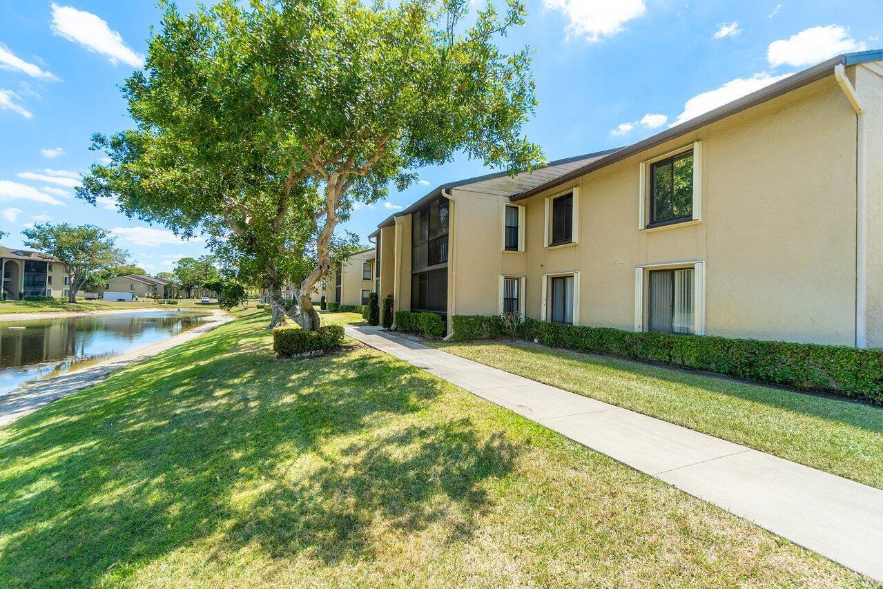 723 Sunny Pine Way Unit B1, Greenacres, Florida 33415