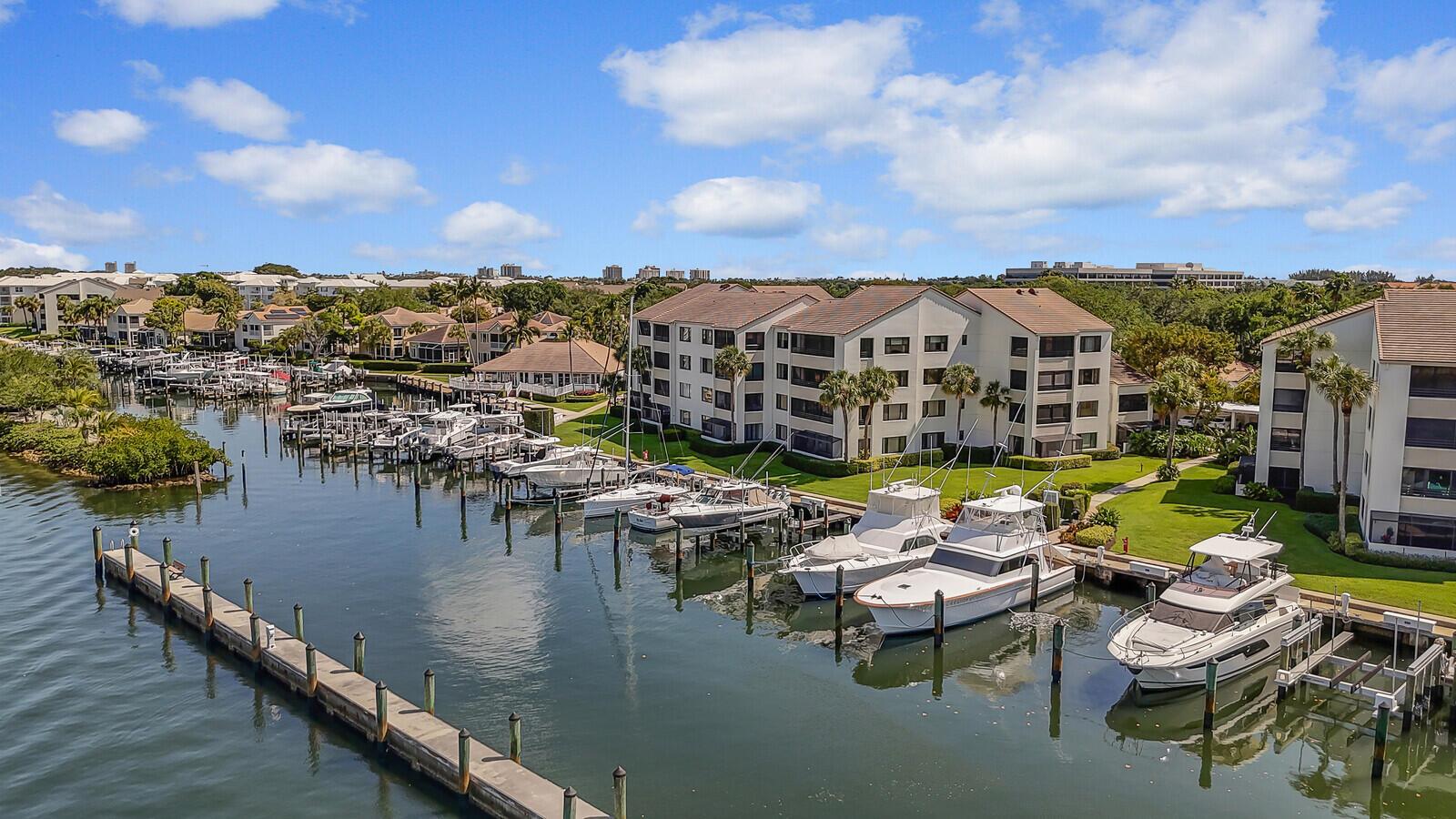 Image to showcase the property located at 821 Oak Harbour Drive