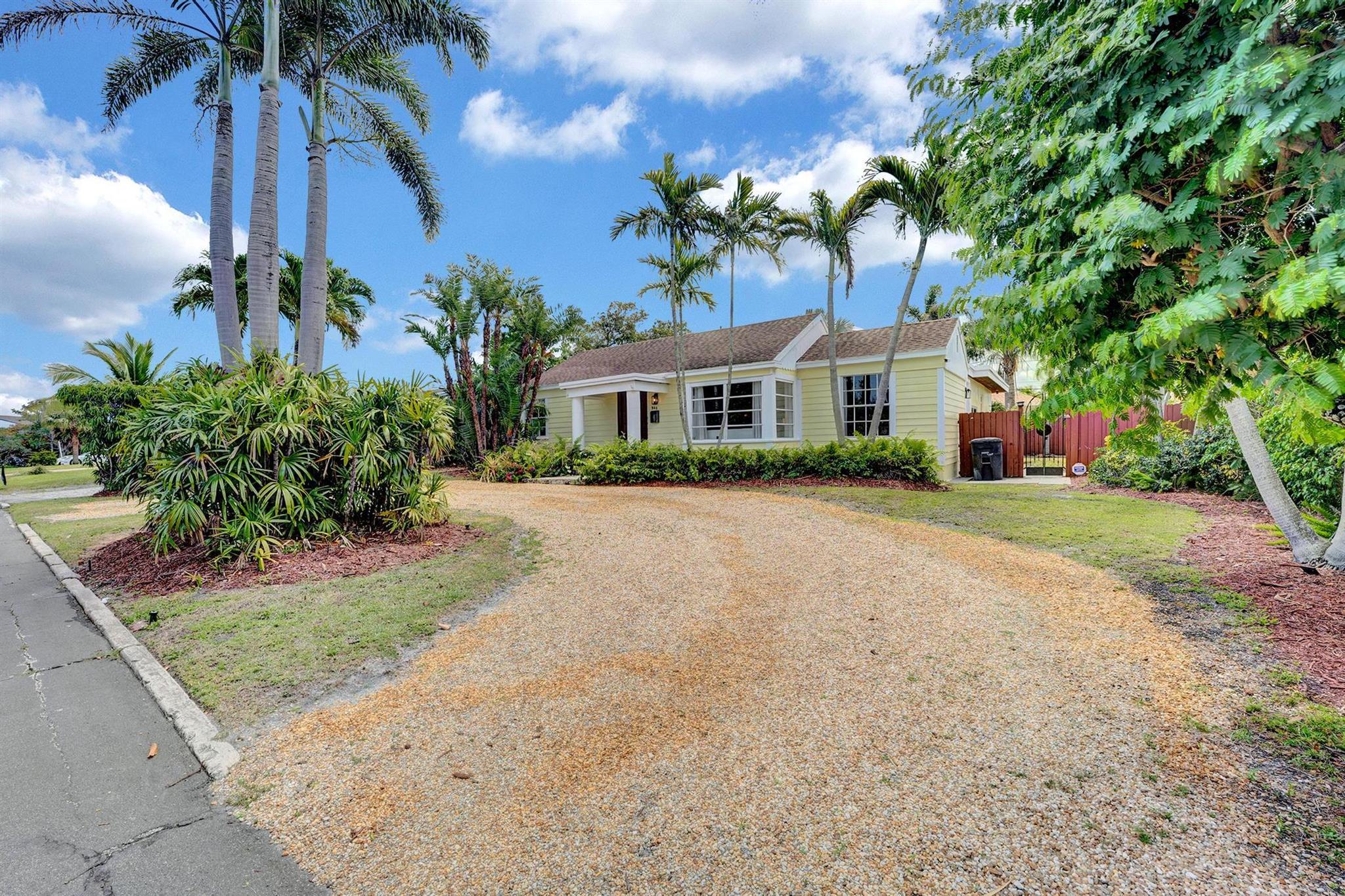 946 Paseo Morella, West Palm Beach, Florida 33405