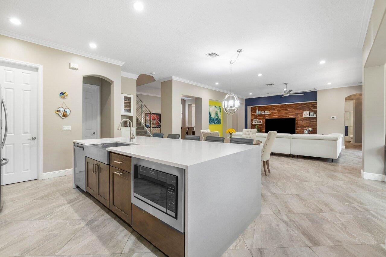 Photo 9 of home located at 6769 Finamore Circle, Lake Worth FL