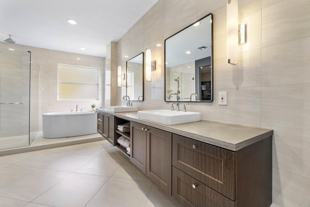 Photo 13 of home located at 6769 Finamore Circle, Lake Worth FL