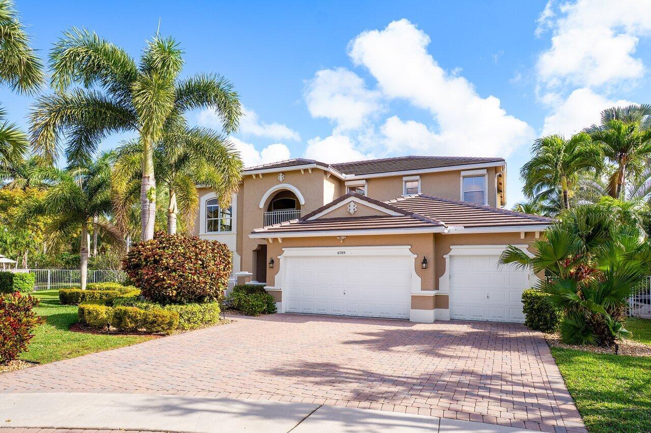 Photo 2 of home located at 6769 Finamore Circle, Lake Worth FL