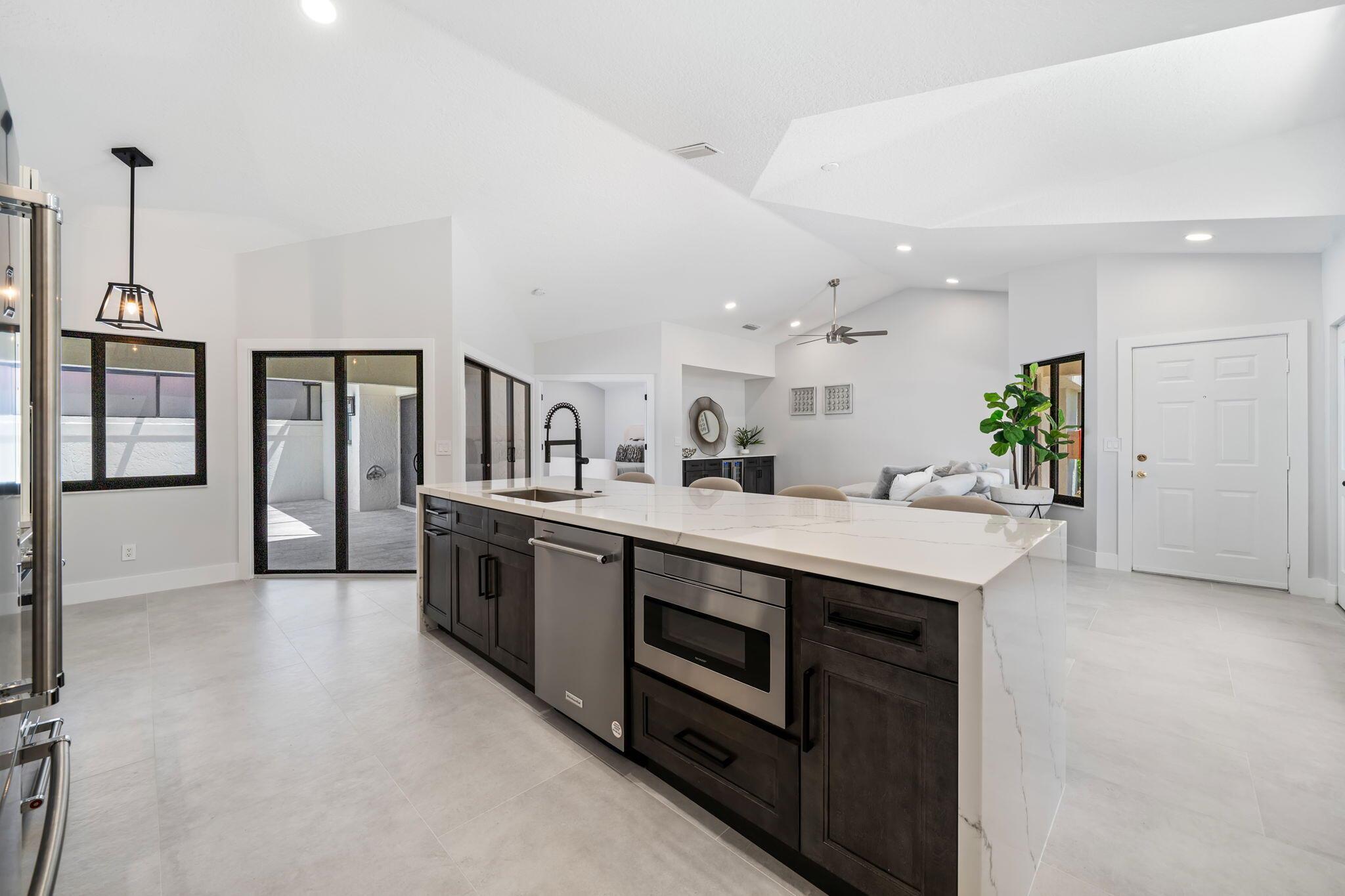 Image to showcase the property located at 602 Sea Oats Drive D-2