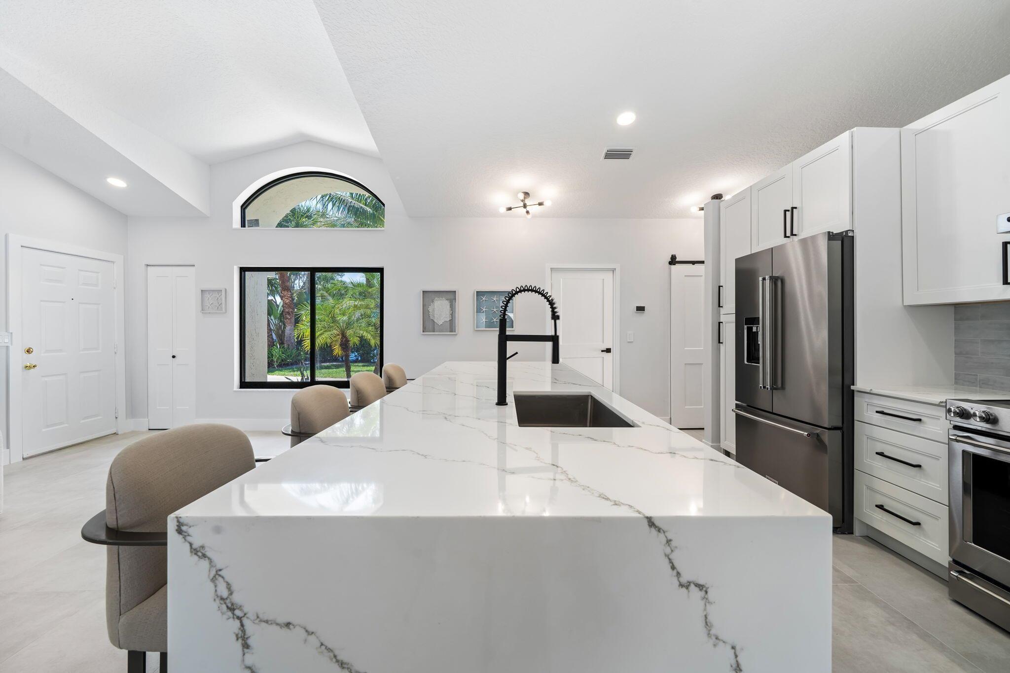 Image to showcase the property located at 602 Sea Oats Drive D-2