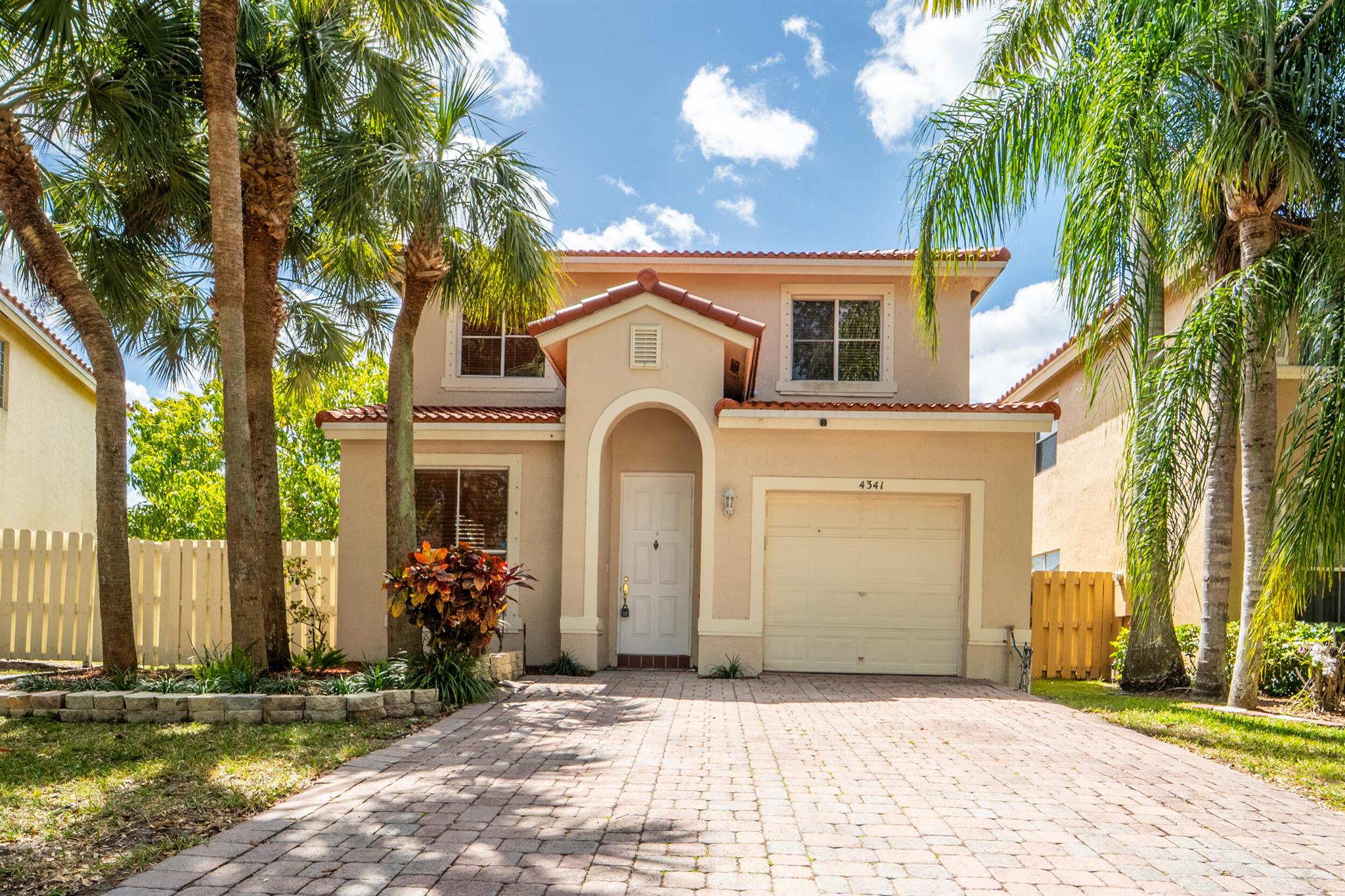 4341 Lake Lucerne Circle, West Palm Beach, Florida 33409