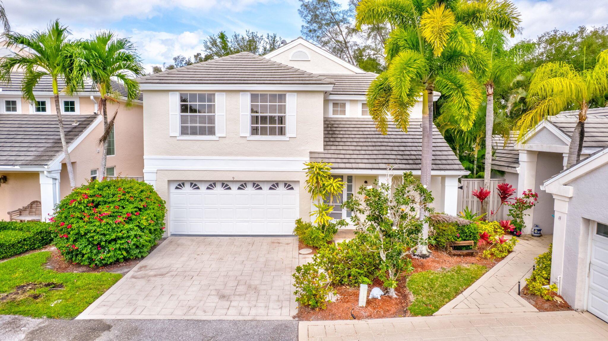 BEAUTIFUL HOME WITH LAKES AND GOLF COURSE VIEWS. NEW PAINT INSIDE AND OUTSIDE, GRANITE KITCHEN, THRU-OUT WITH TILE; LAMINATE WOOD FLOORING. CLOSE TO SHOP AND PALM BEACH GARDENS MALL. ONLY 5-10 MIMINTES FROM TURPIKE AND I-95.