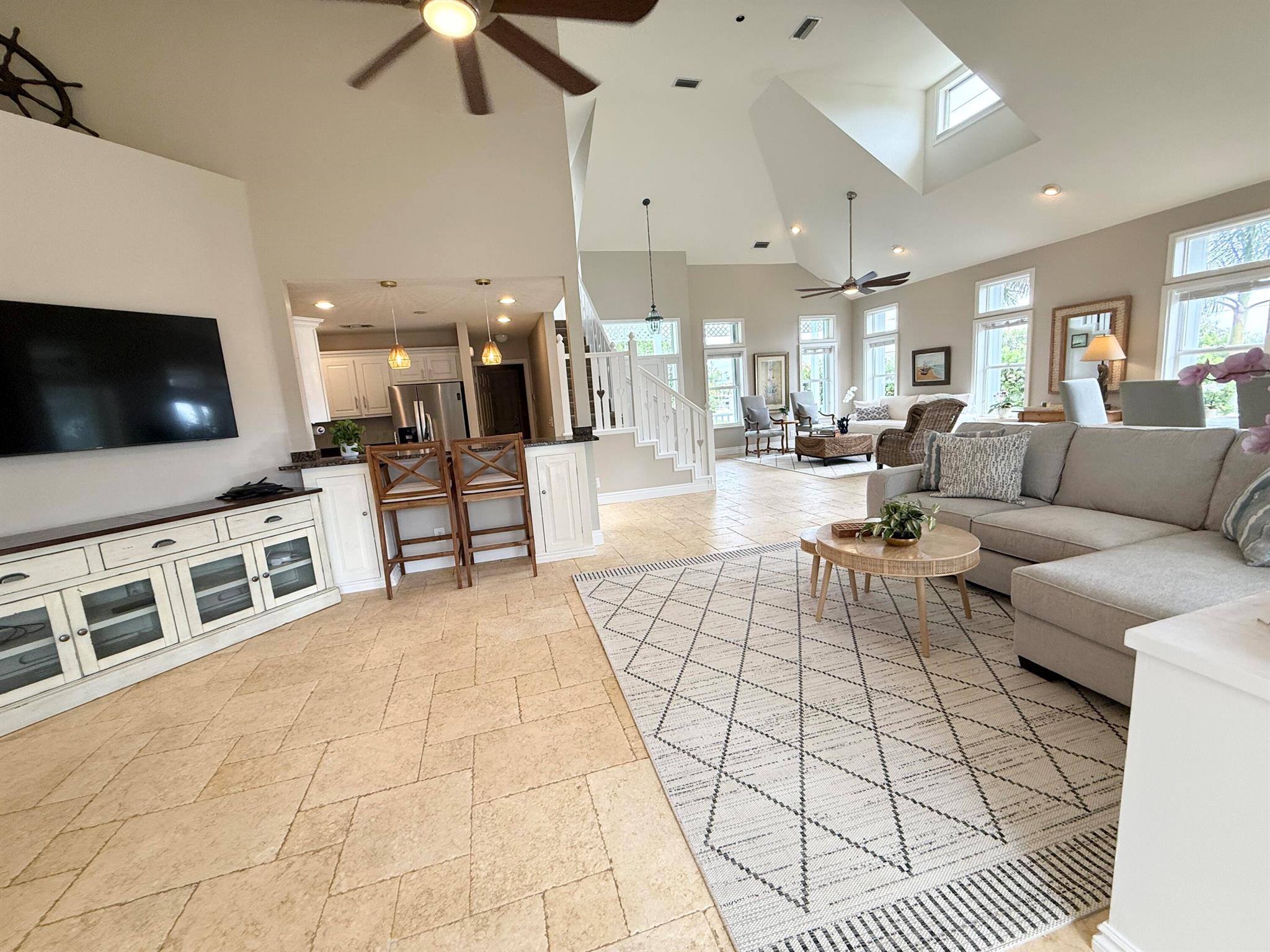 Image to showcase the property located at 400 Seaside Lane 1
