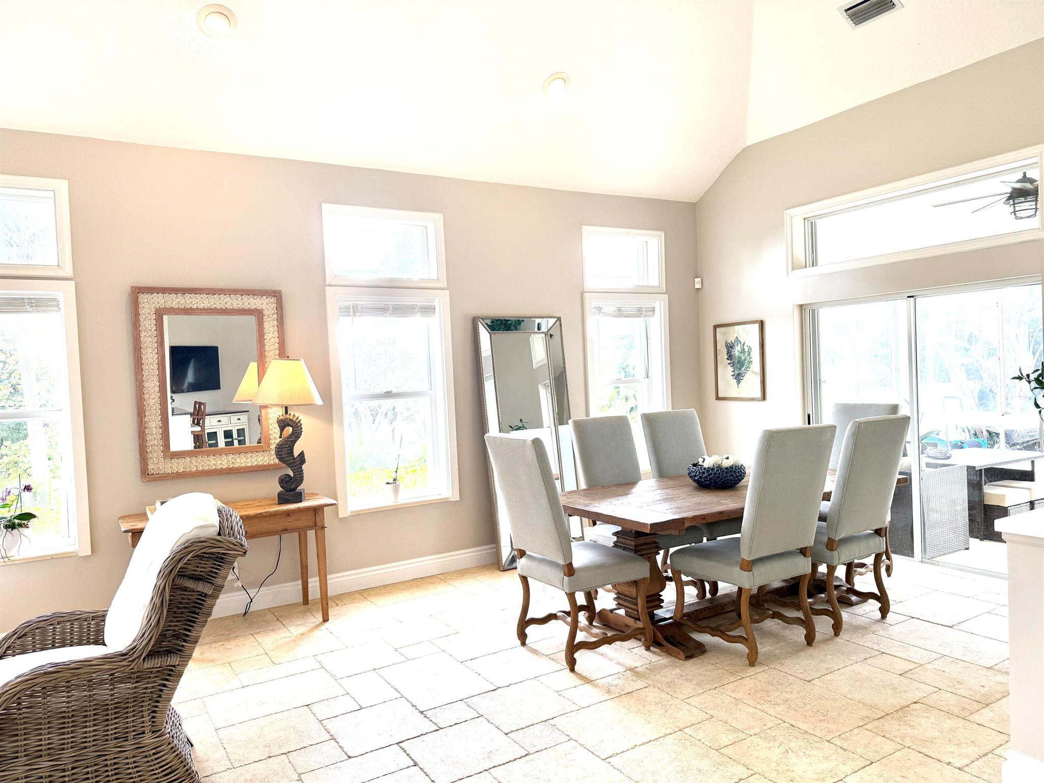 Image to showcase the property located at 400 Seaside Lane 1