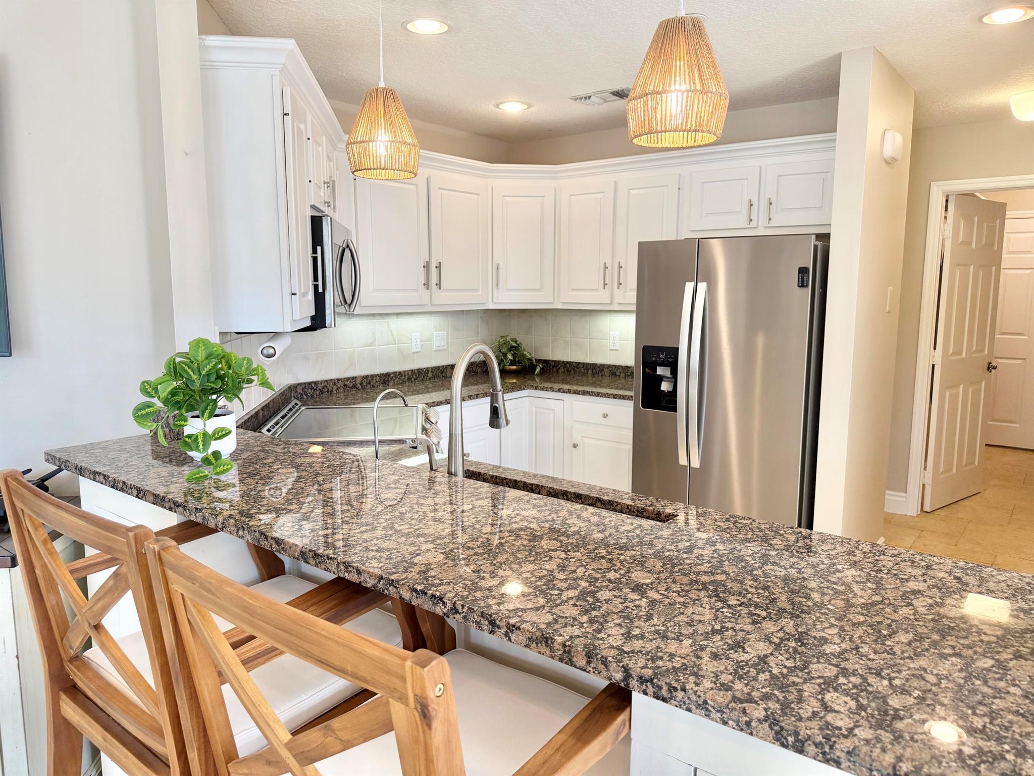 Image to showcase the property located at 400 Seaside Lane 1