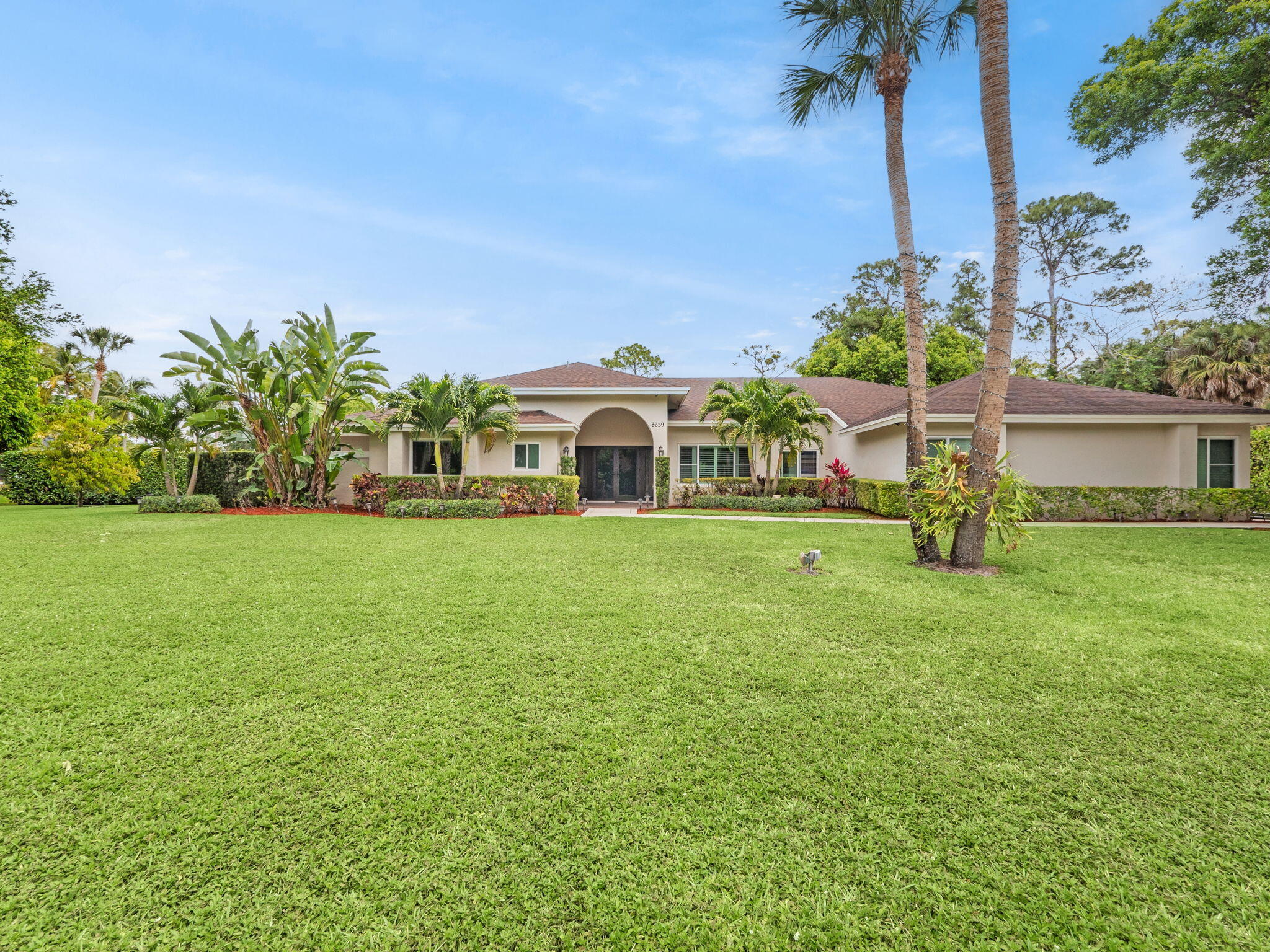 8659 Thousand Pines Circle, West Palm Beach, Florida 33411