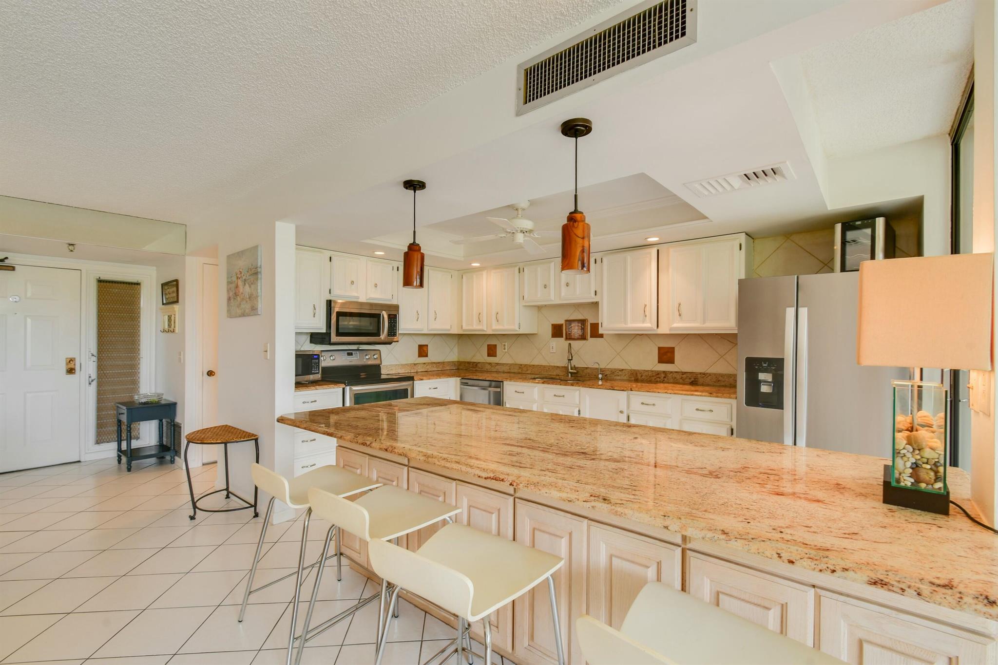 Image to showcase the property located at 5250 Woodland Lakes Drive 128