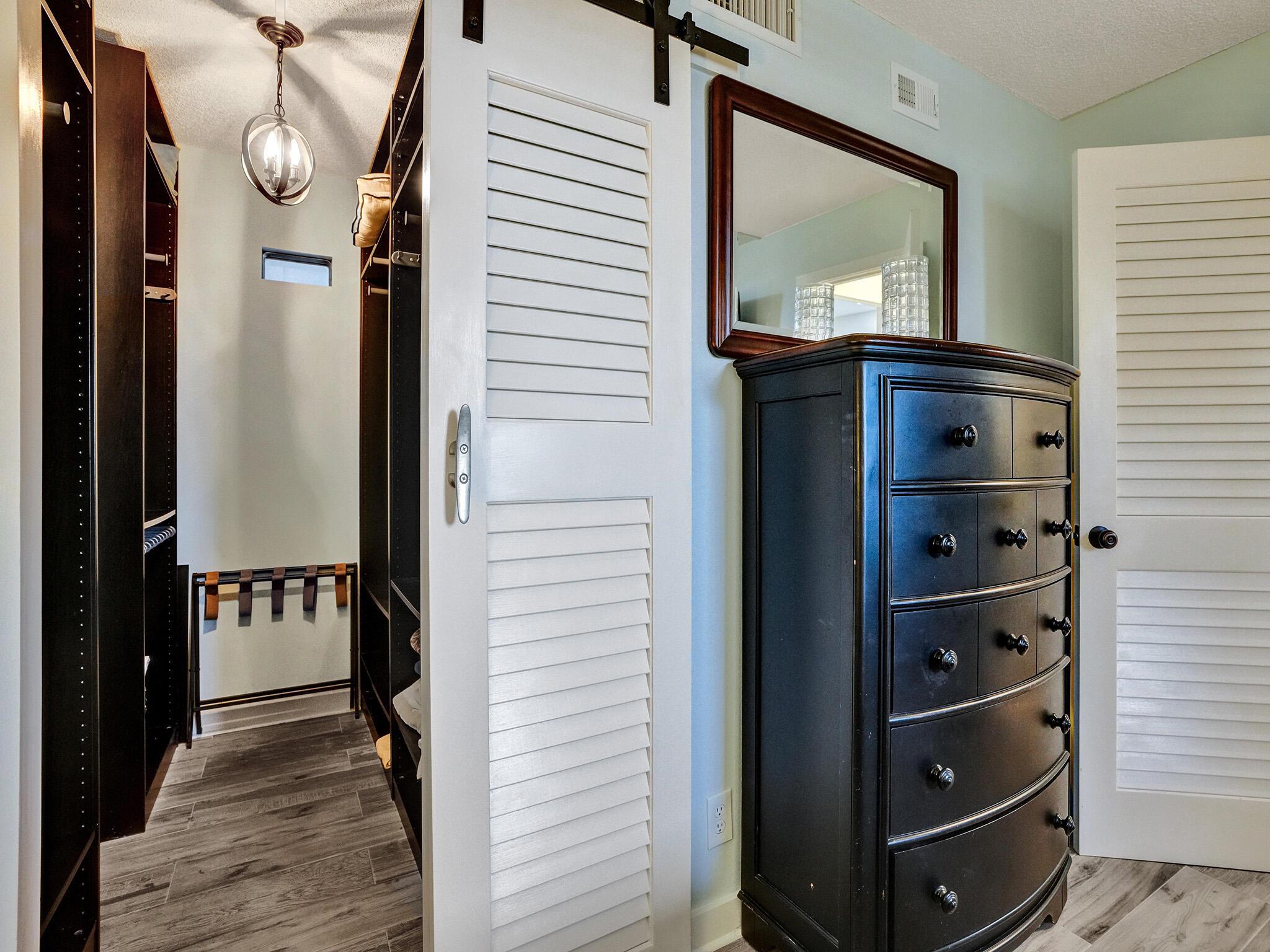 Cromwell East MLS R11085294 - 4vPURxoqZwsRqqiLrhYfiM81PQ Trf3PreSy NQWrAE