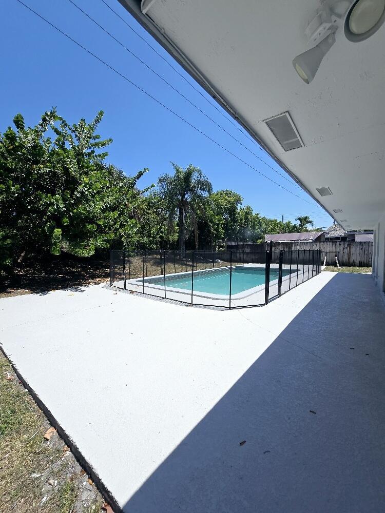 6952 Tradewind Drive Lake Worth FL 33462 | R11085575