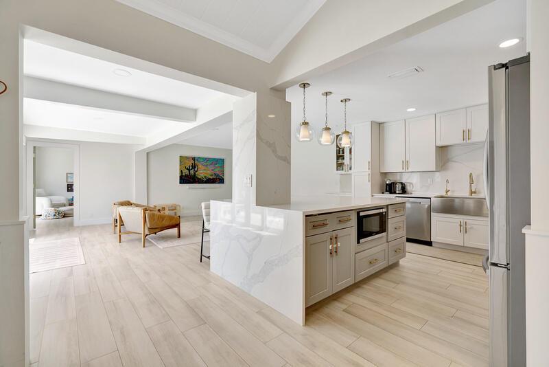 Image to showcase the property located at 102 W Tarpon Lane W