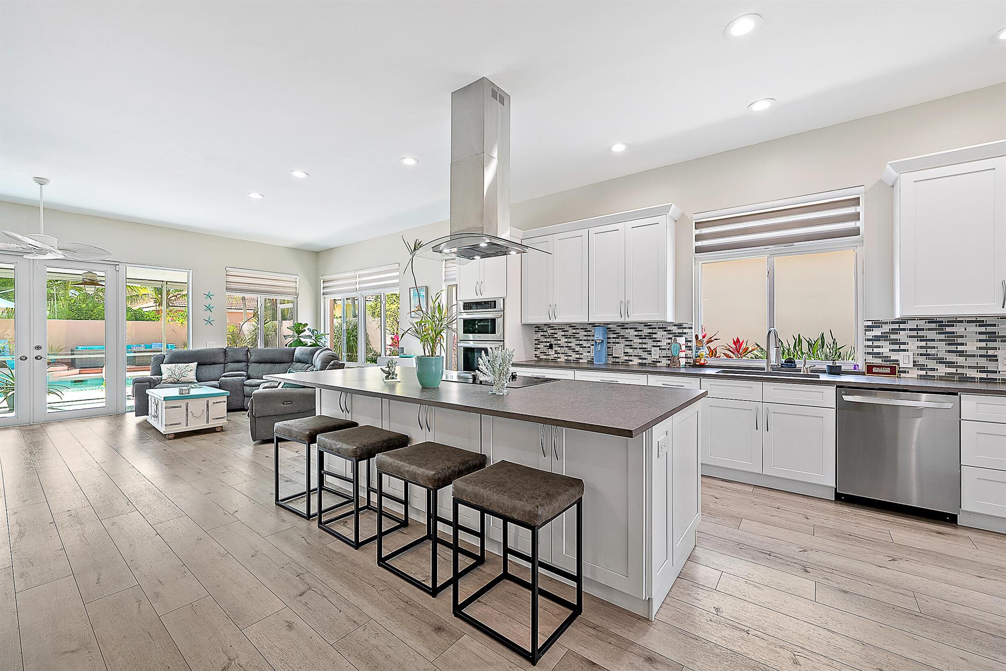 Image to showcase the property located at 210 S Hampton Drive