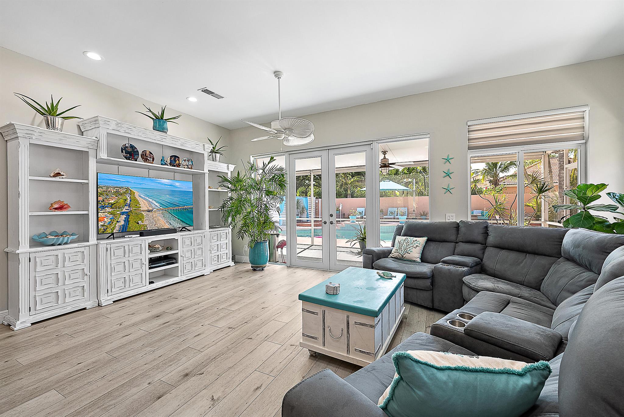 Image to showcase the property located at 210 S Hampton Drive