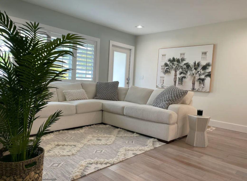 Image to showcase the property located at 120 W Windsor Road W