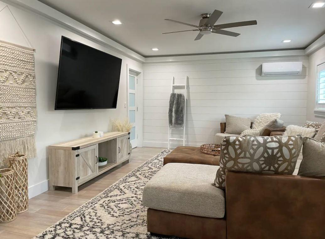 Image to showcase the property located at 120 W Windsor Road W