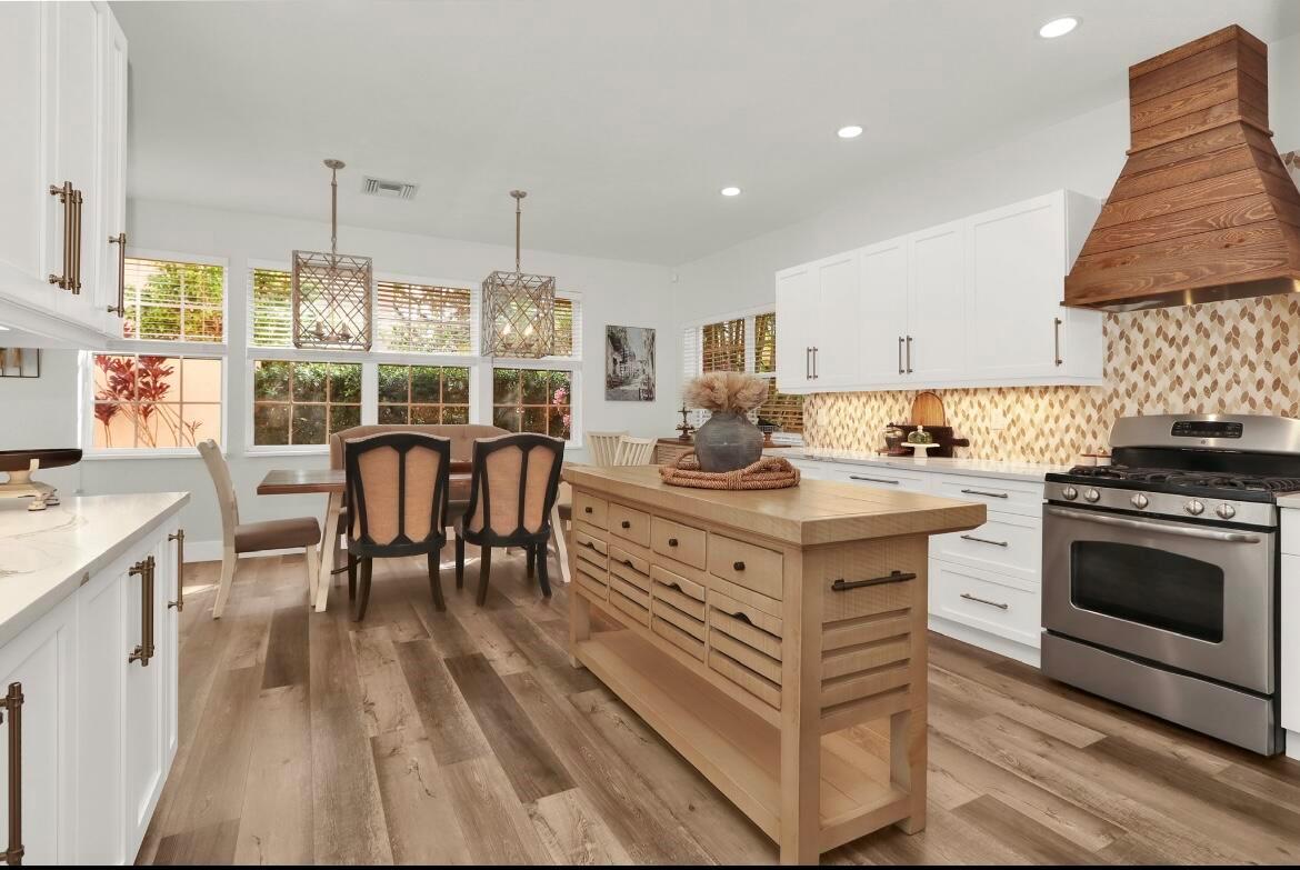 Image to showcase the property located at 7 Via Tivoli