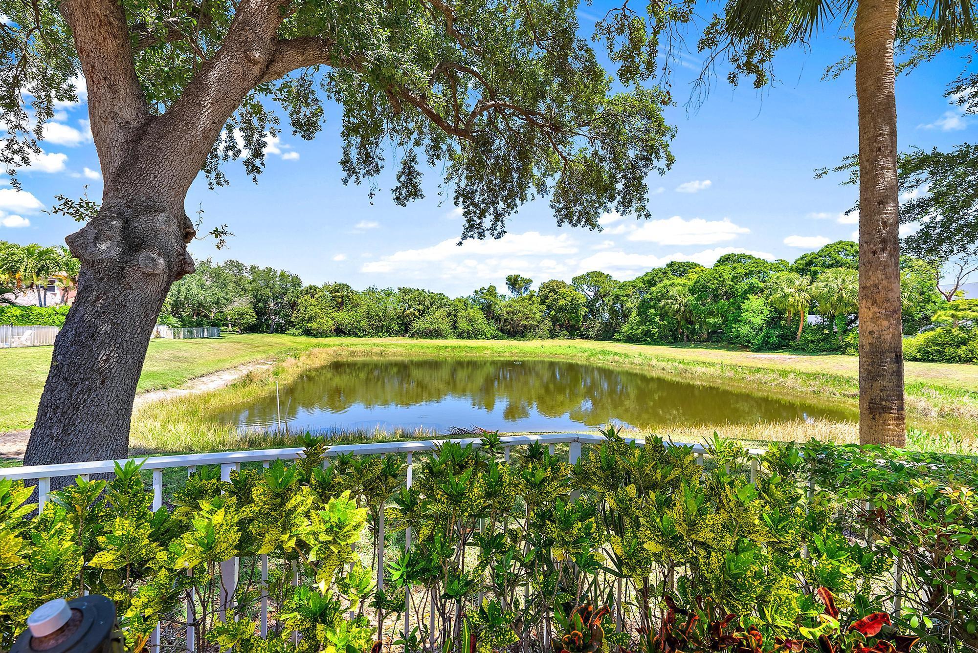 Image to showcase the property located at 4474 Thornwood Circle