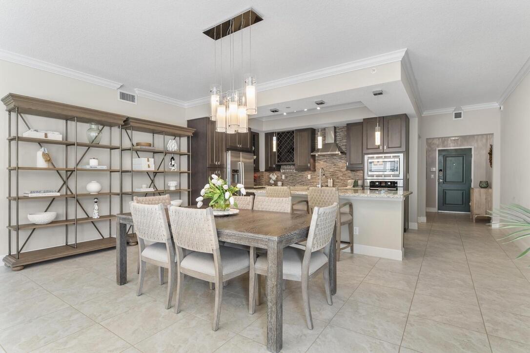 Showcase Image of listing 315 Bay Colony Drive N