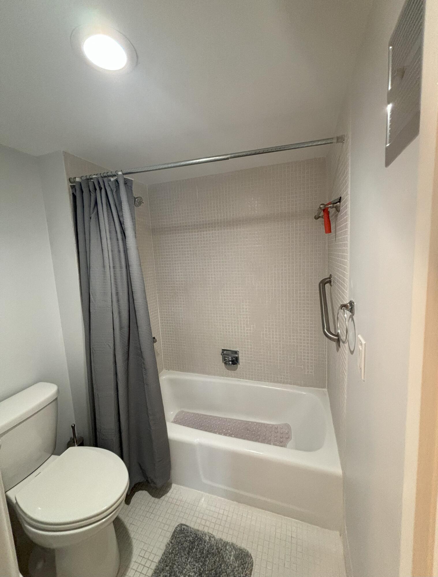 Image to showcase the property located at 5520 Tamberlane 208 Circle 208