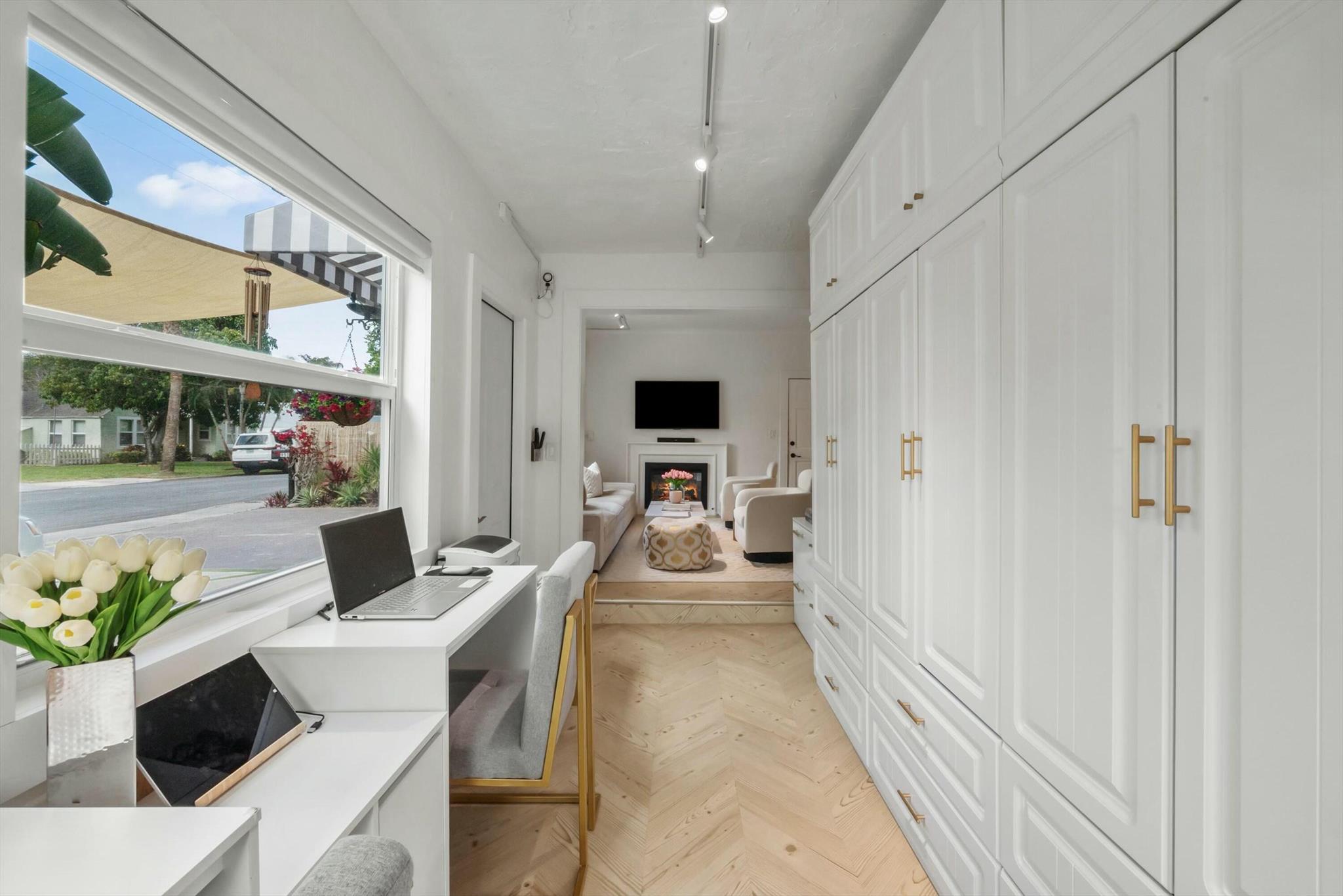 951 Selkirk Street