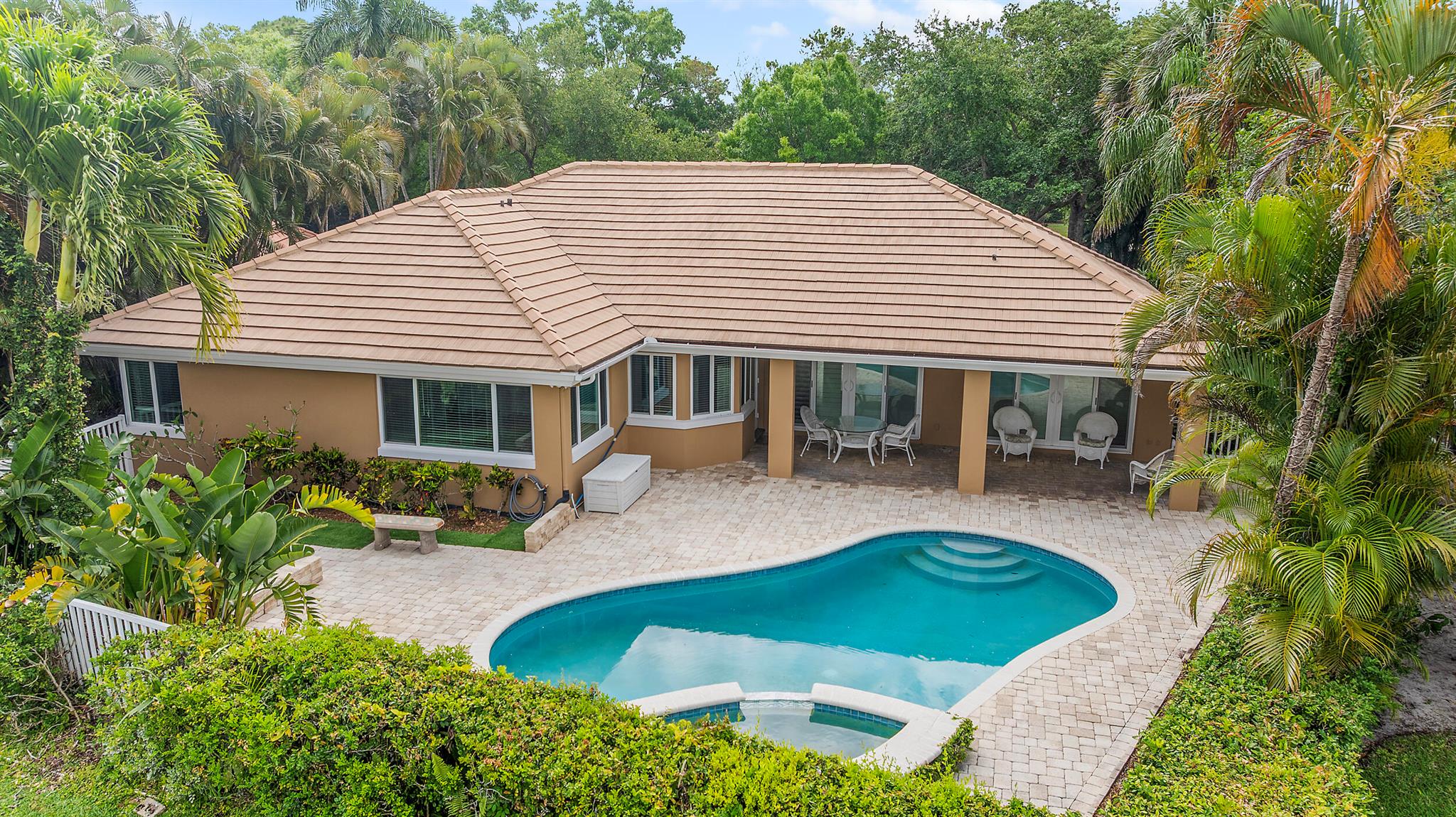 18475 Lake Bend Drive, Jupiter, Florida 33458