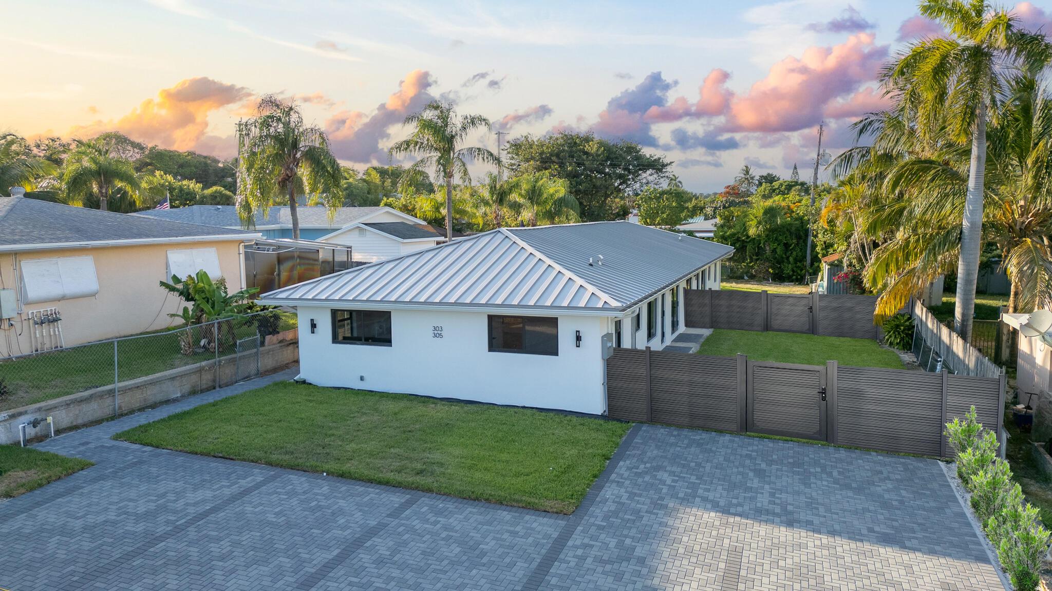 303/305 De Carie, Delray Beach, Florida 33444