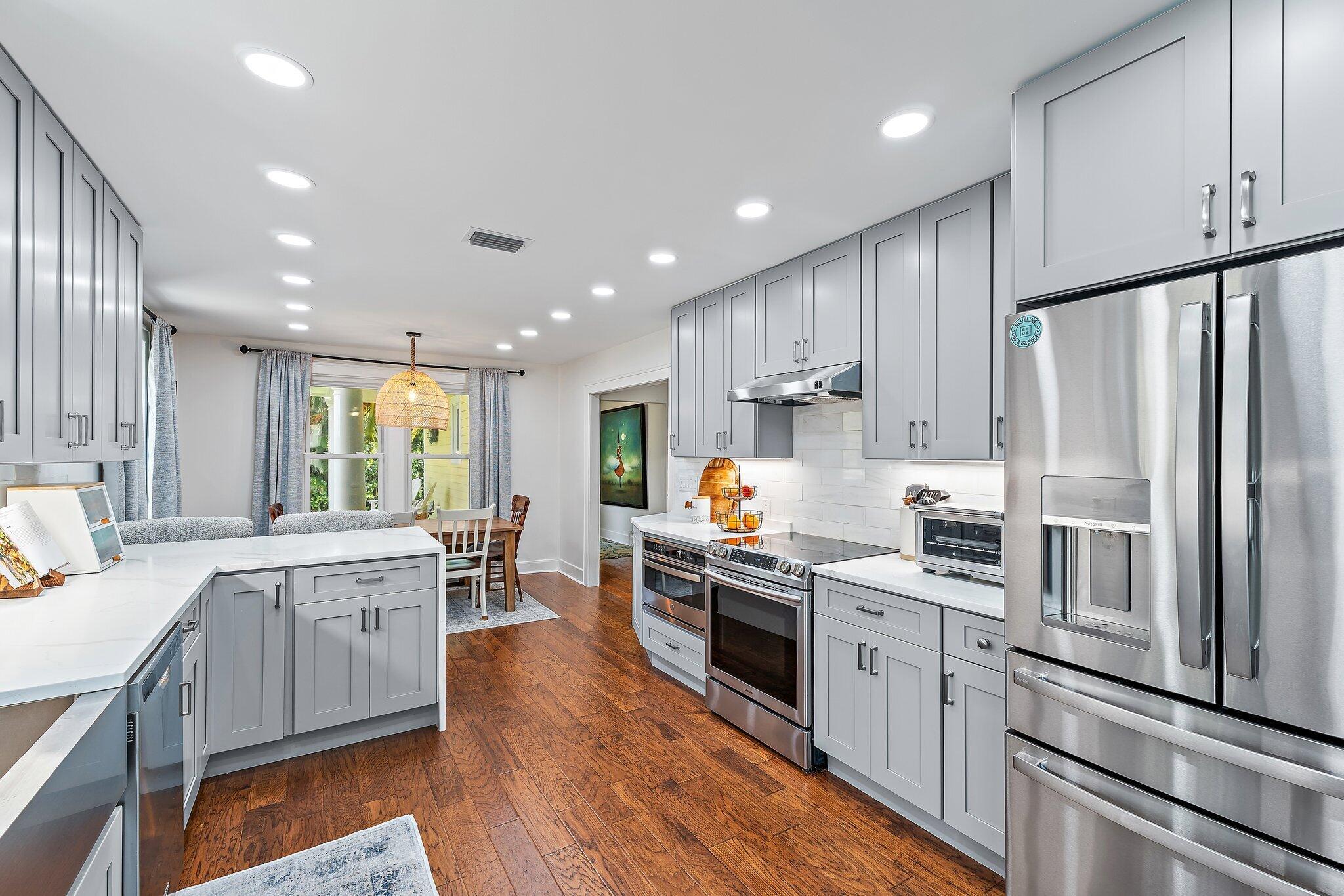 Image to showcase the property located at 715 Warren Drive