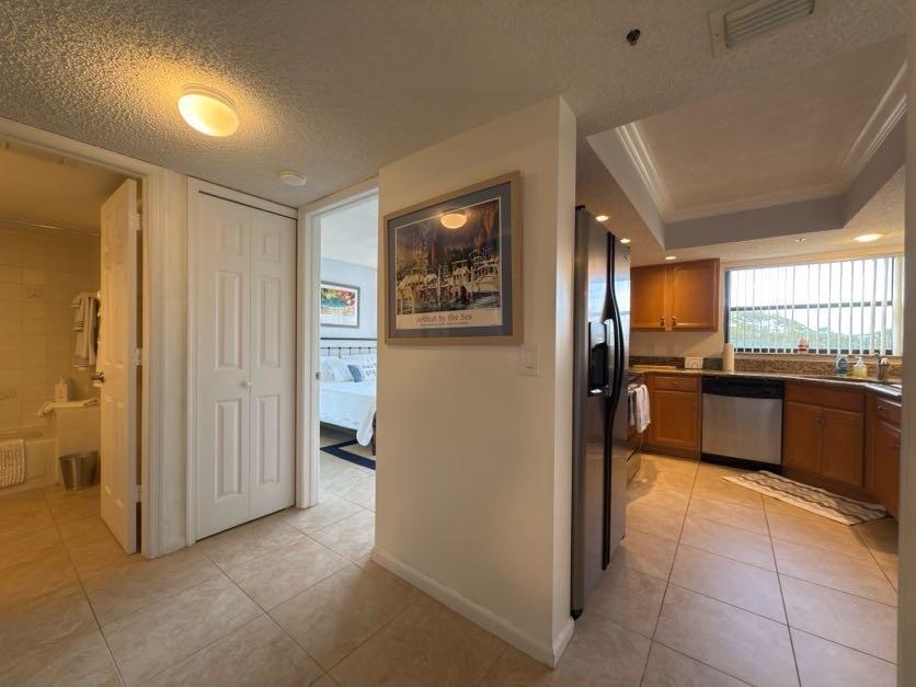 Image to showcase the property located at 700 Uno Lago Drive 305