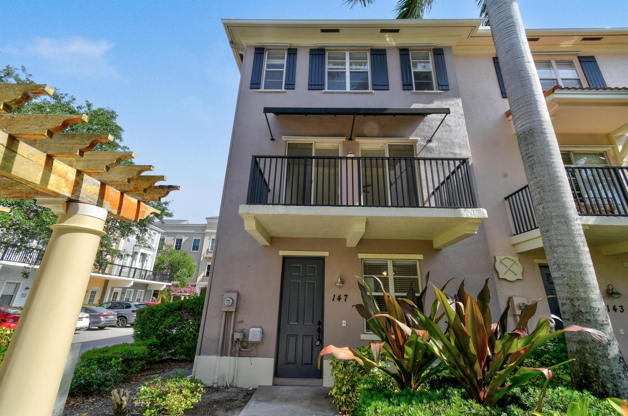 Image to showcase the property located at 147 Greenwich Circle
