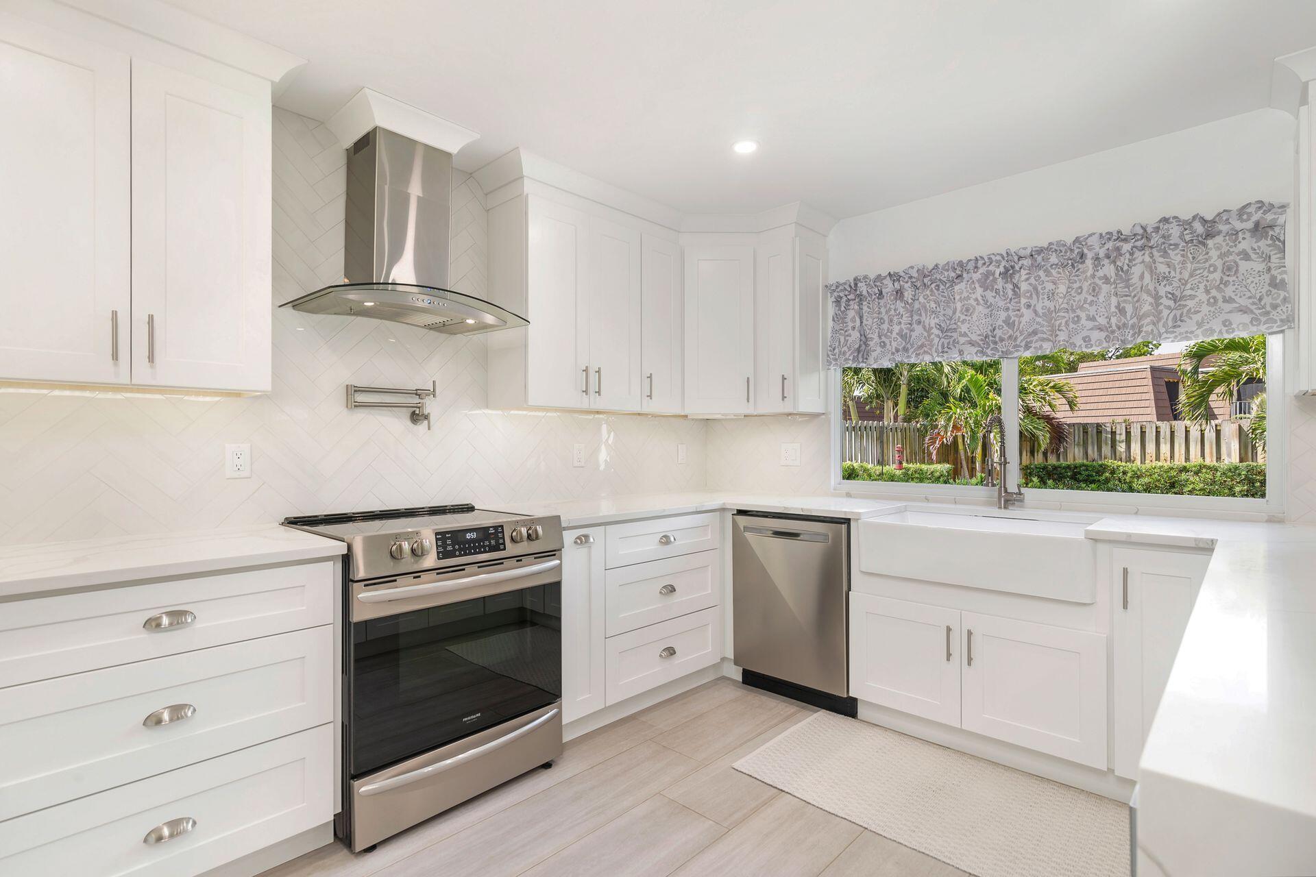 Image to showcase the property located at 1155 Rainwood Circle