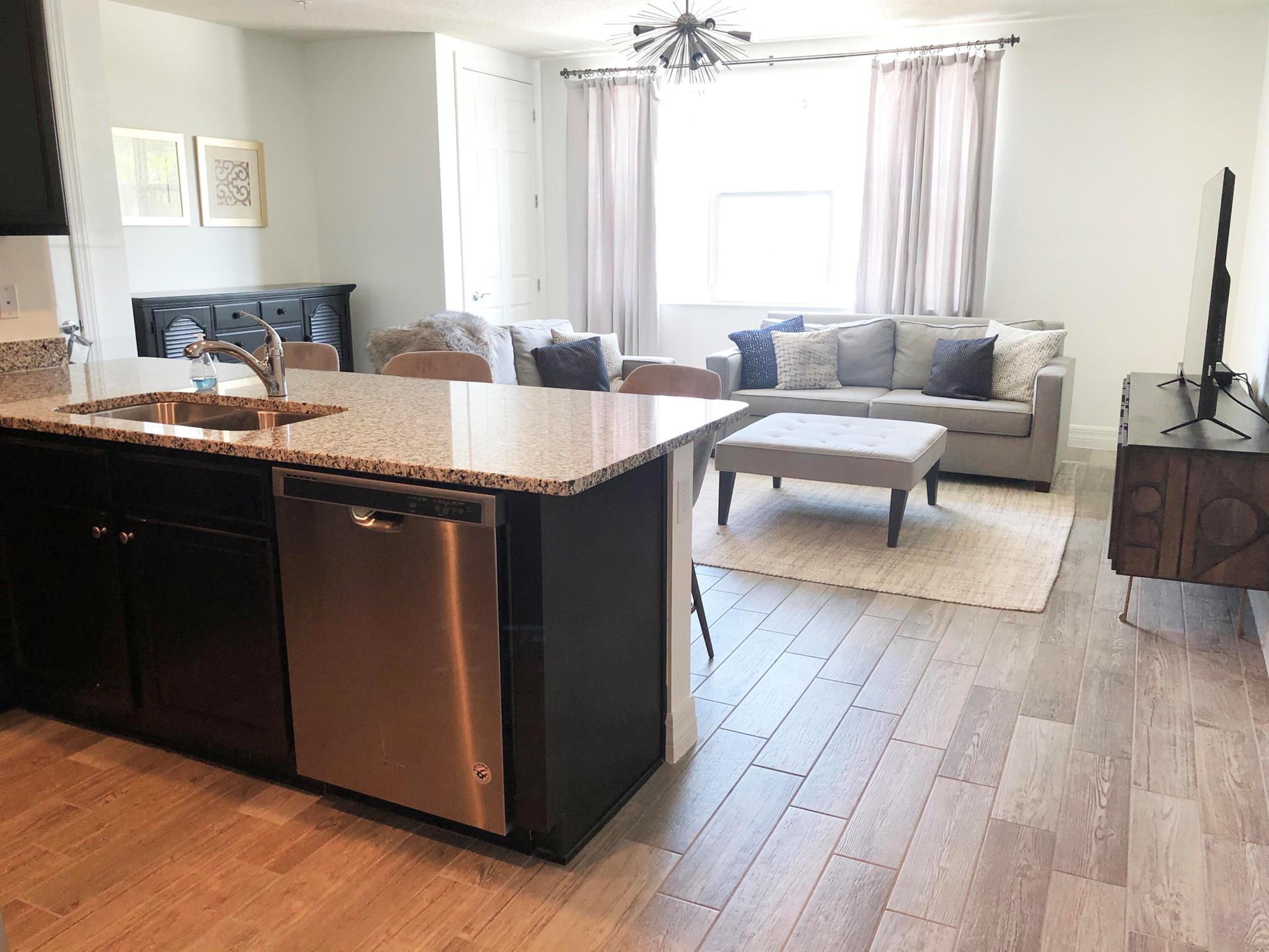 Image to showcase the property located at 1072 Community Drive