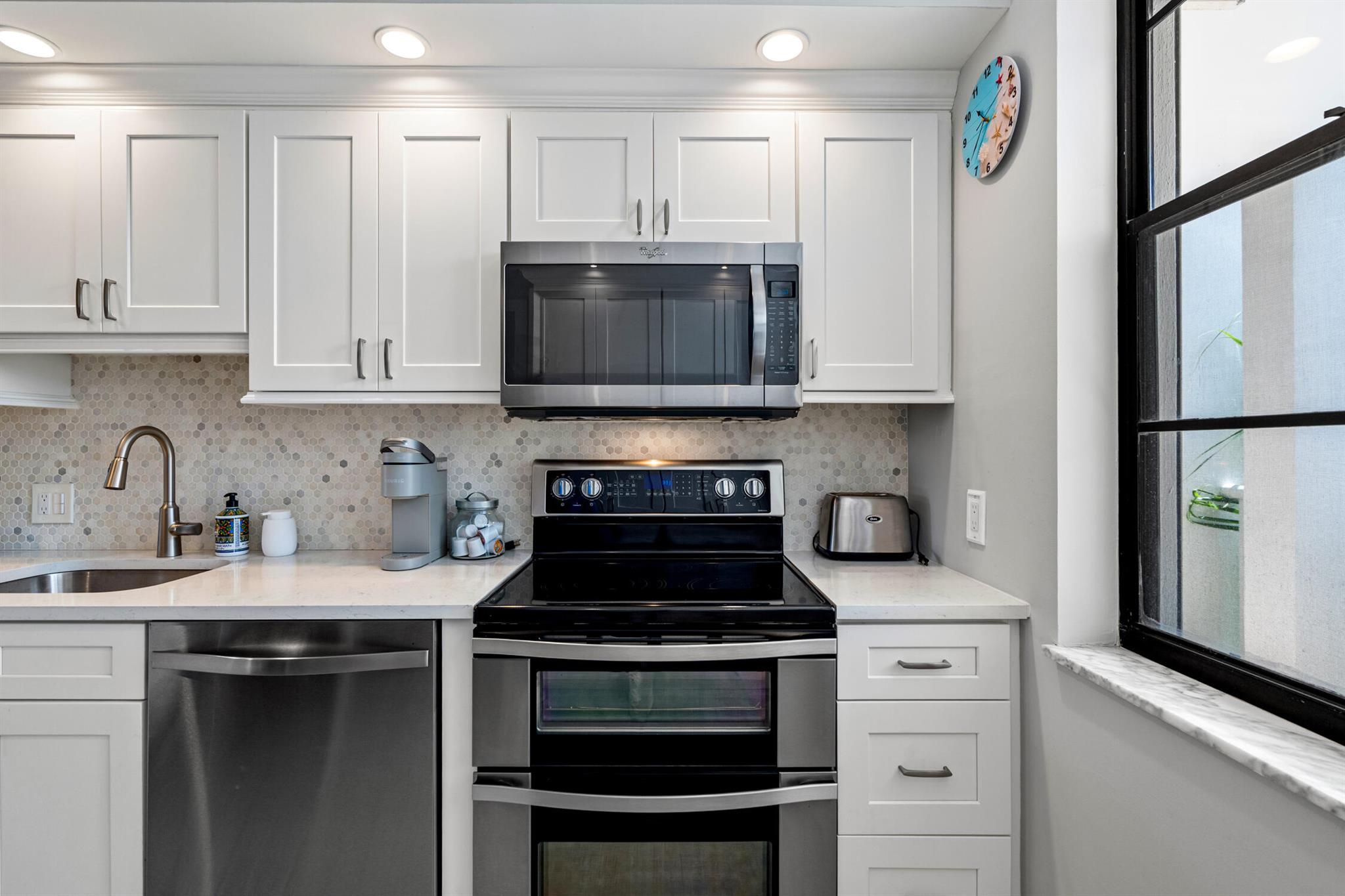 Image to showcase the property located at 911 Ocean Drive 105