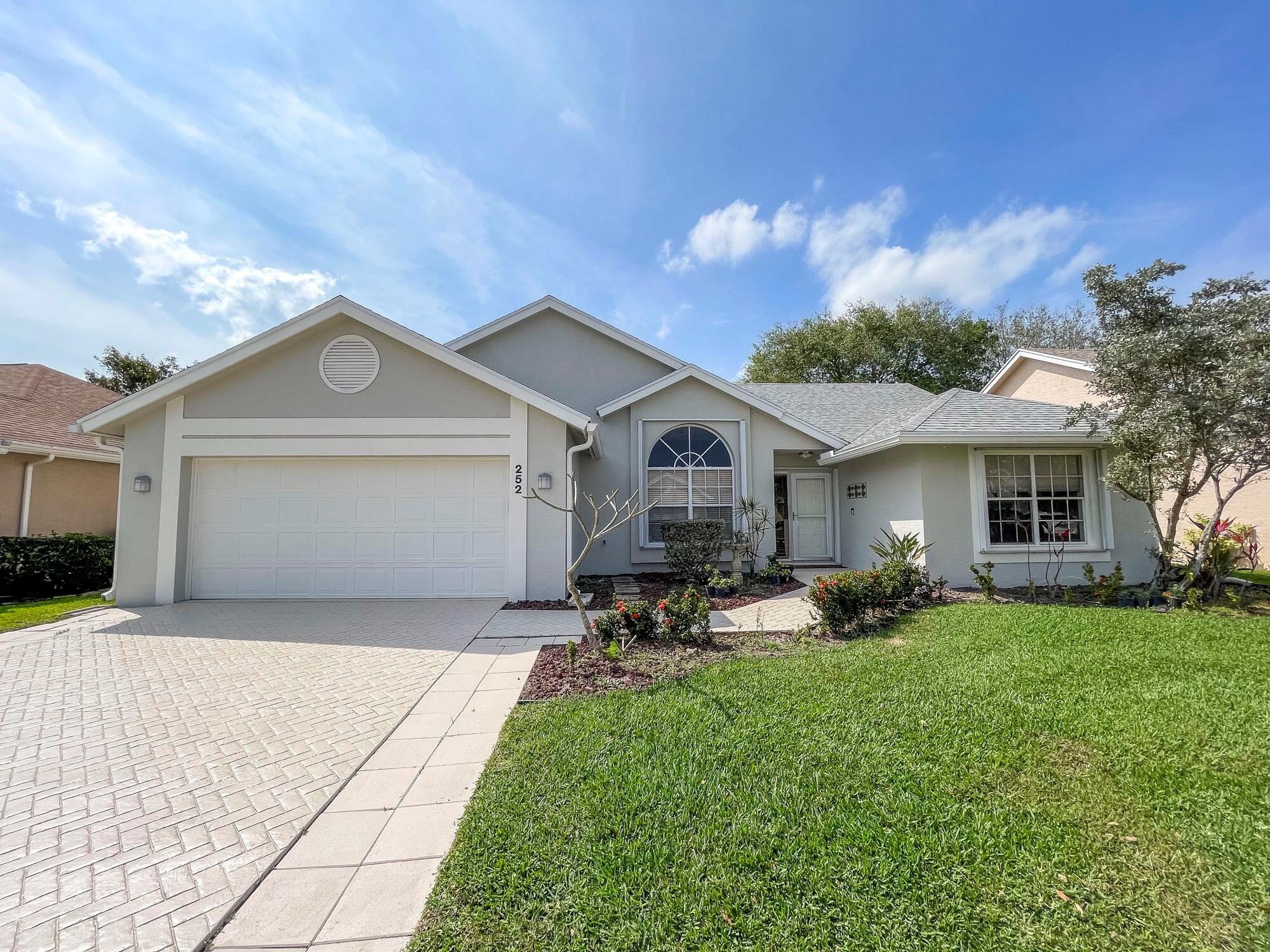 Image to showcase the property located at 252 Moccasin Trail W