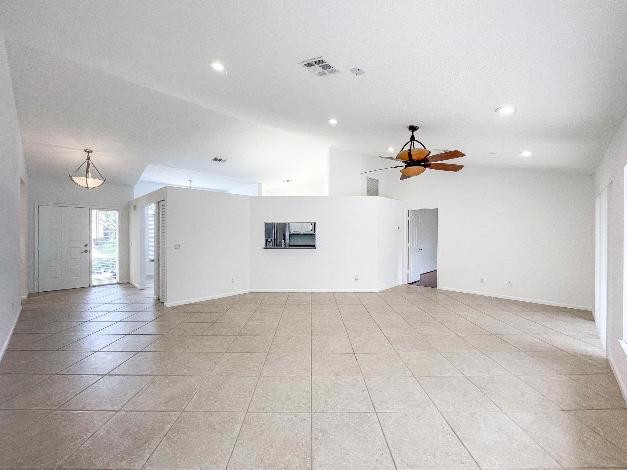 Image to showcase the property located at 252 Moccasin Trail W