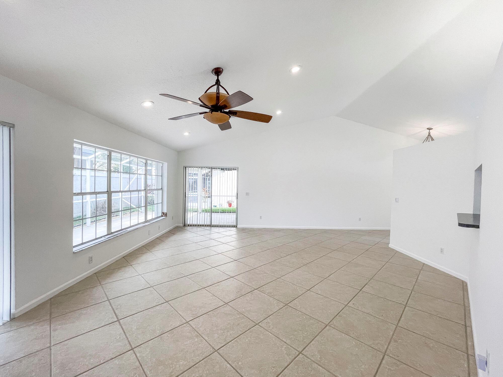 Image to showcase the property located at 252 Moccasin Trail W