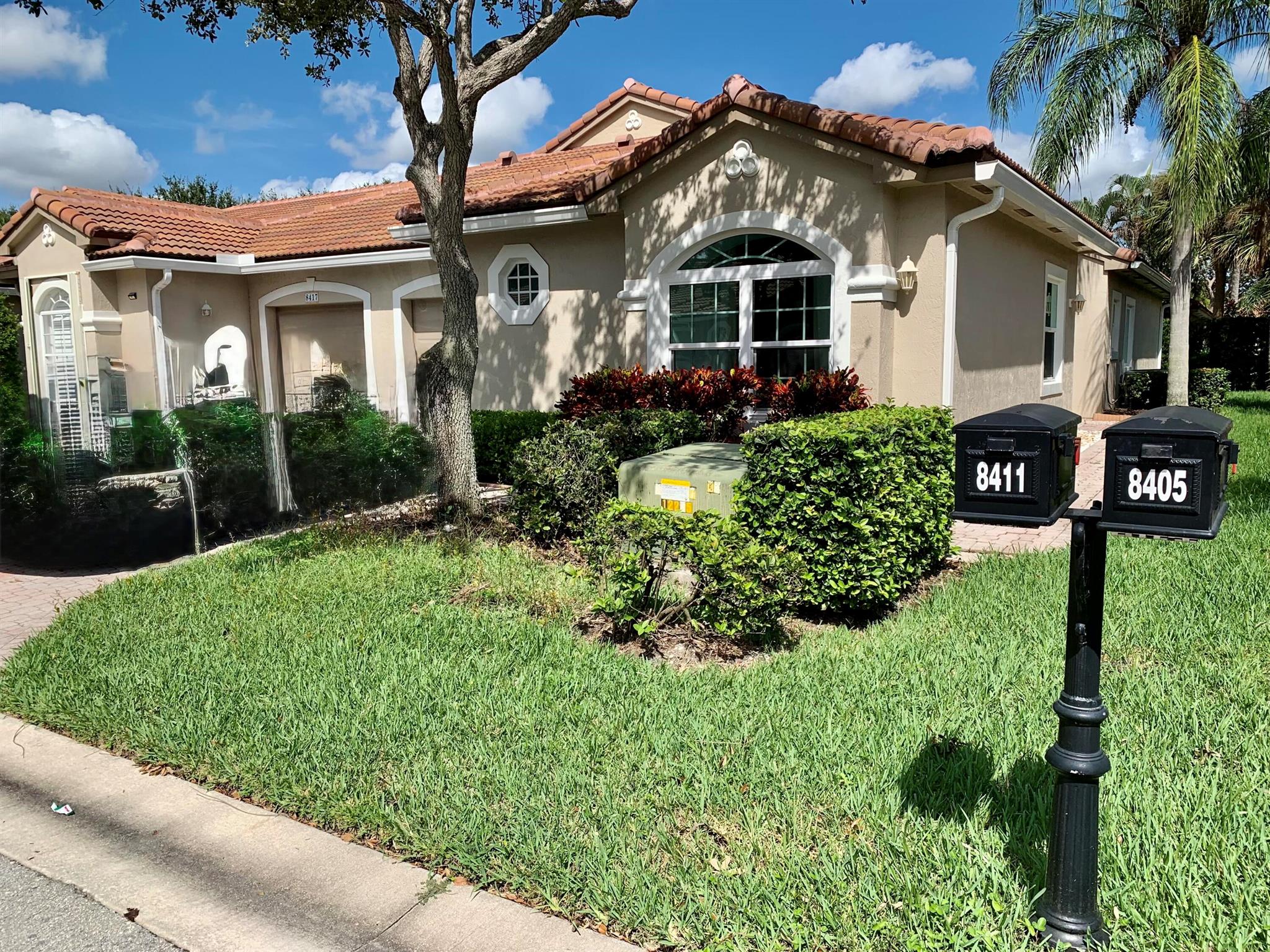 Villa 3 bedrooms, 2, 5 bathrooms.One car garage. New roof and gutters placement 2022. New AC 2023 and furnace. New garage door motor placed in 2024. Upgraded kitchen 2024. Hurricane-proof windows with Hone Depot extended warranty installed with permit 2024. Sealed air ducts 2024. Porcelain tile and jet tub. Turn key available. The seller is motivated.