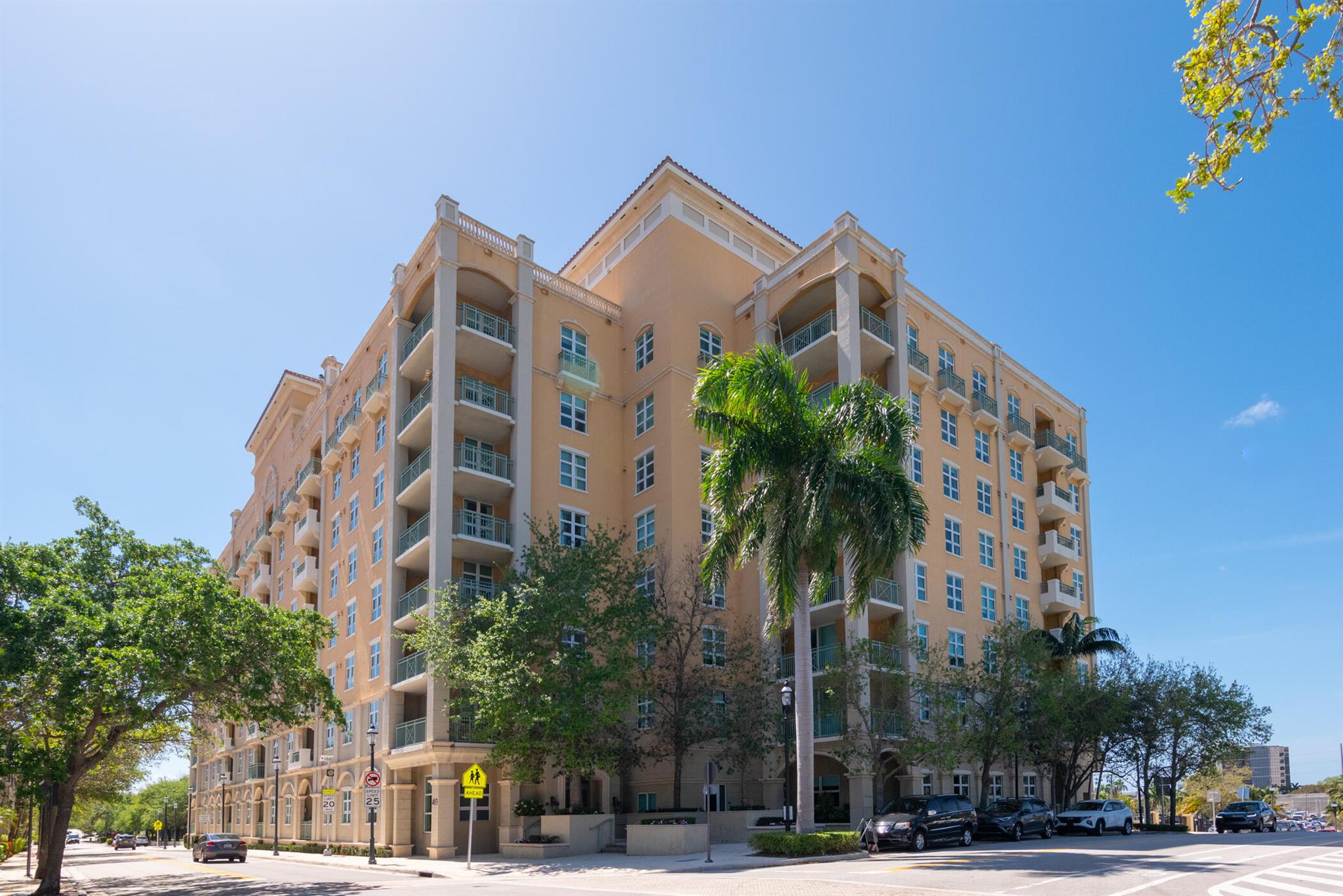 403 Sapodilla Avenue Unit 811, West Palm Beach, Florida 33401