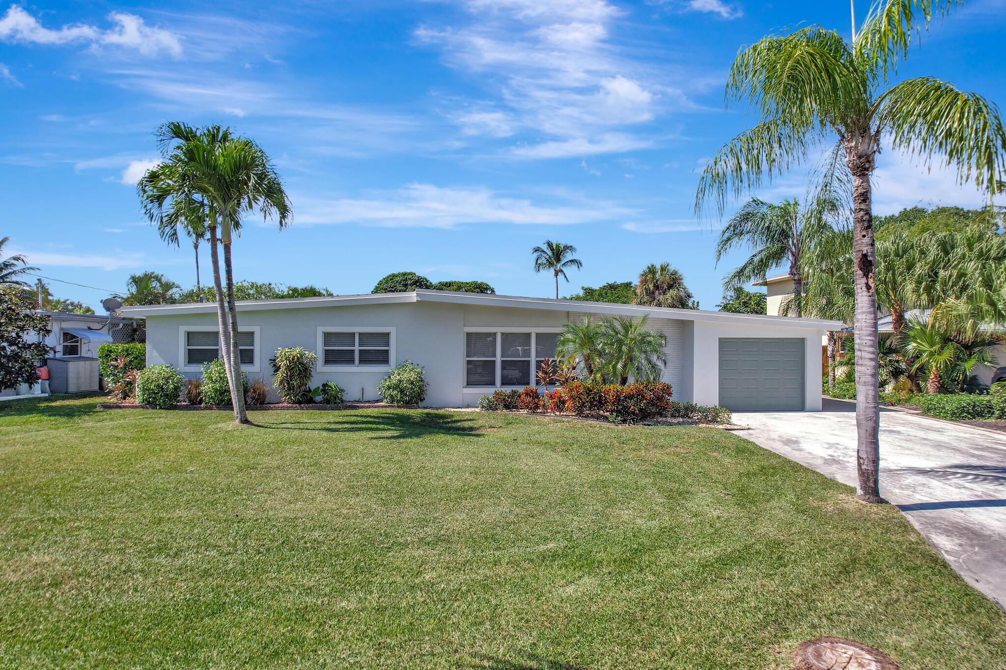 6821 Kingston Drive, Lake Worth, Florida 33462