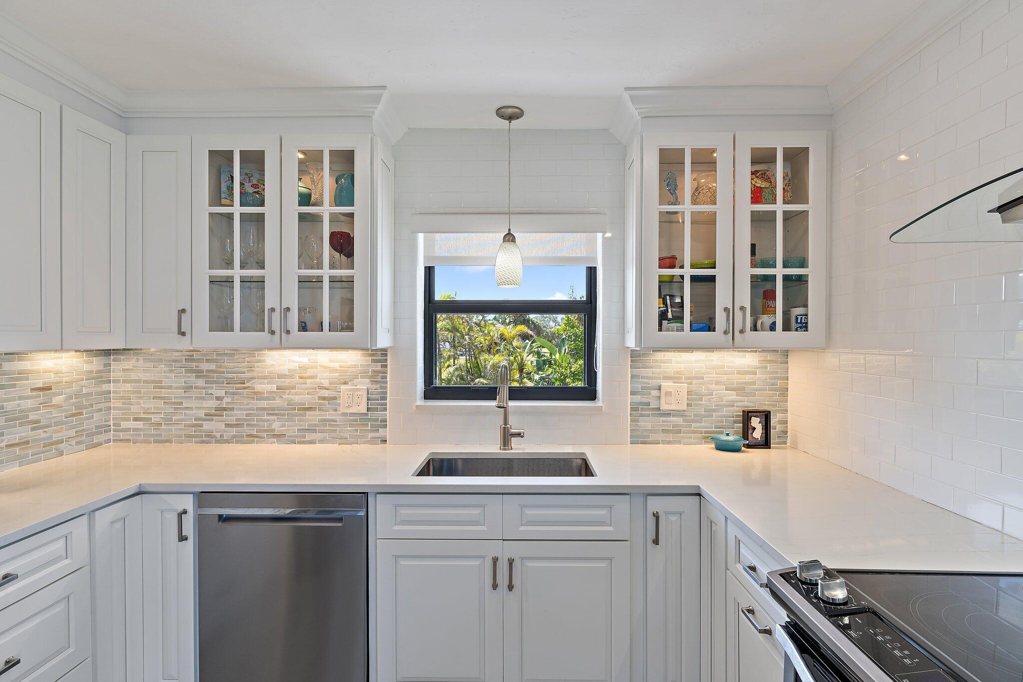Image to showcase the property located at 755 Saturn Street I 208