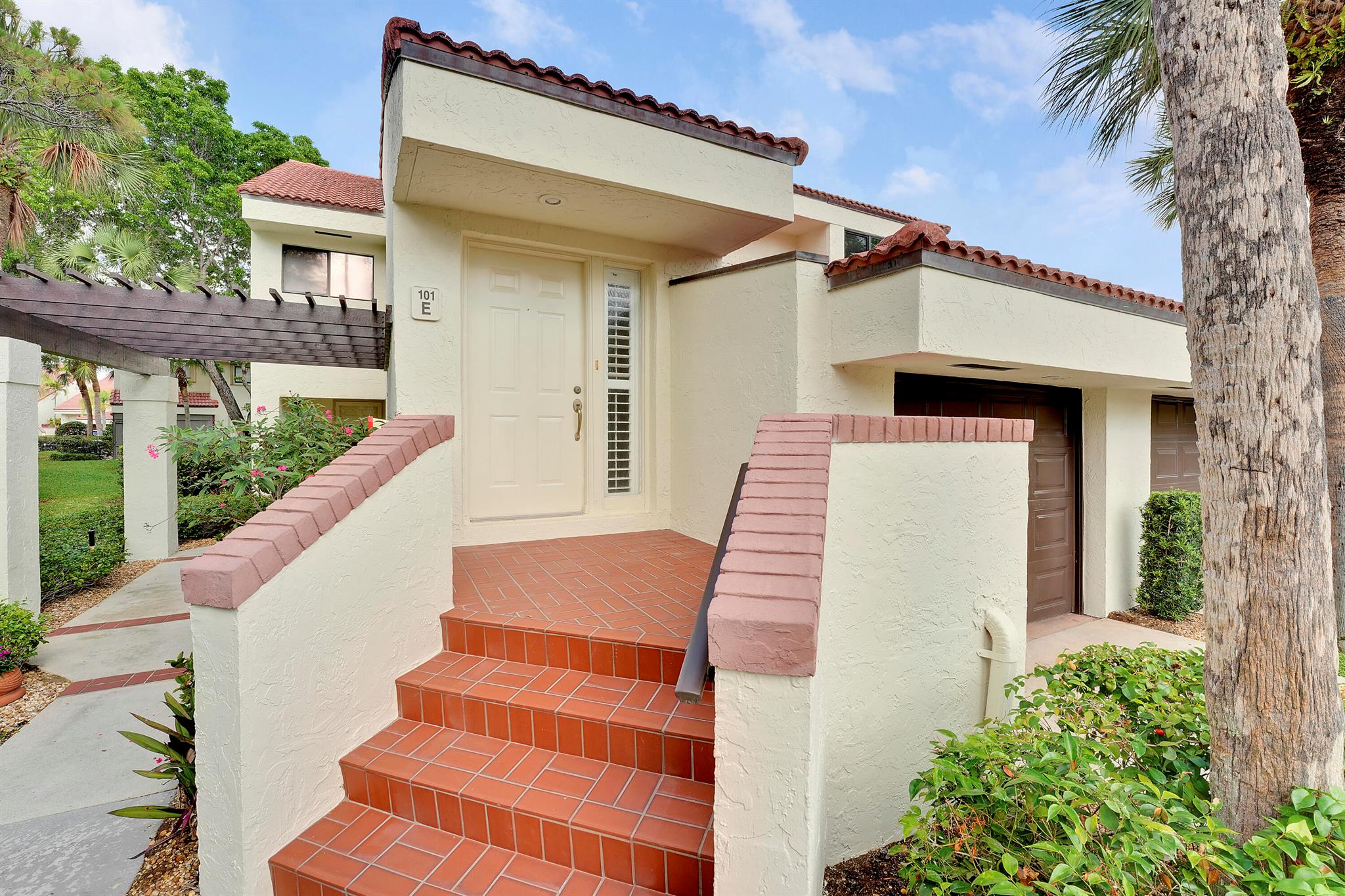 Image to showcase the property located at 101 Sea Oats Drive E