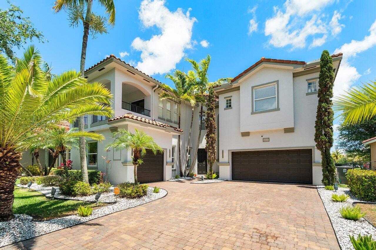 682 Cresta Circle, West Palm Beach, Florida 33413