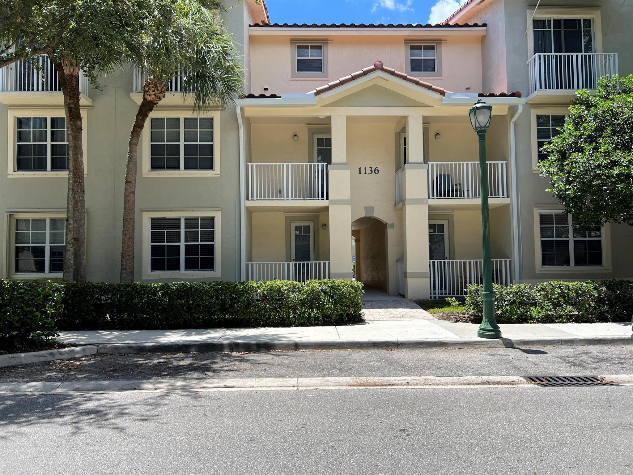 Great Location Walk to all shops & restaurants, Roger Dean Stadium & Abacoa Town Amphitheater.  Close to FAU Jupiter campus, Scripps institute, PB Gardens Mall and Jupiter Beaches.  This updated 1/1 unit has a spacious living area and Bedroom with a large walk in Closet.  New A/C, Floors and appliances.  Abacoa amenities include a sparkling Pool & Fitness Center.  Priced to sell! All room measurements have been estimated and should be verified.