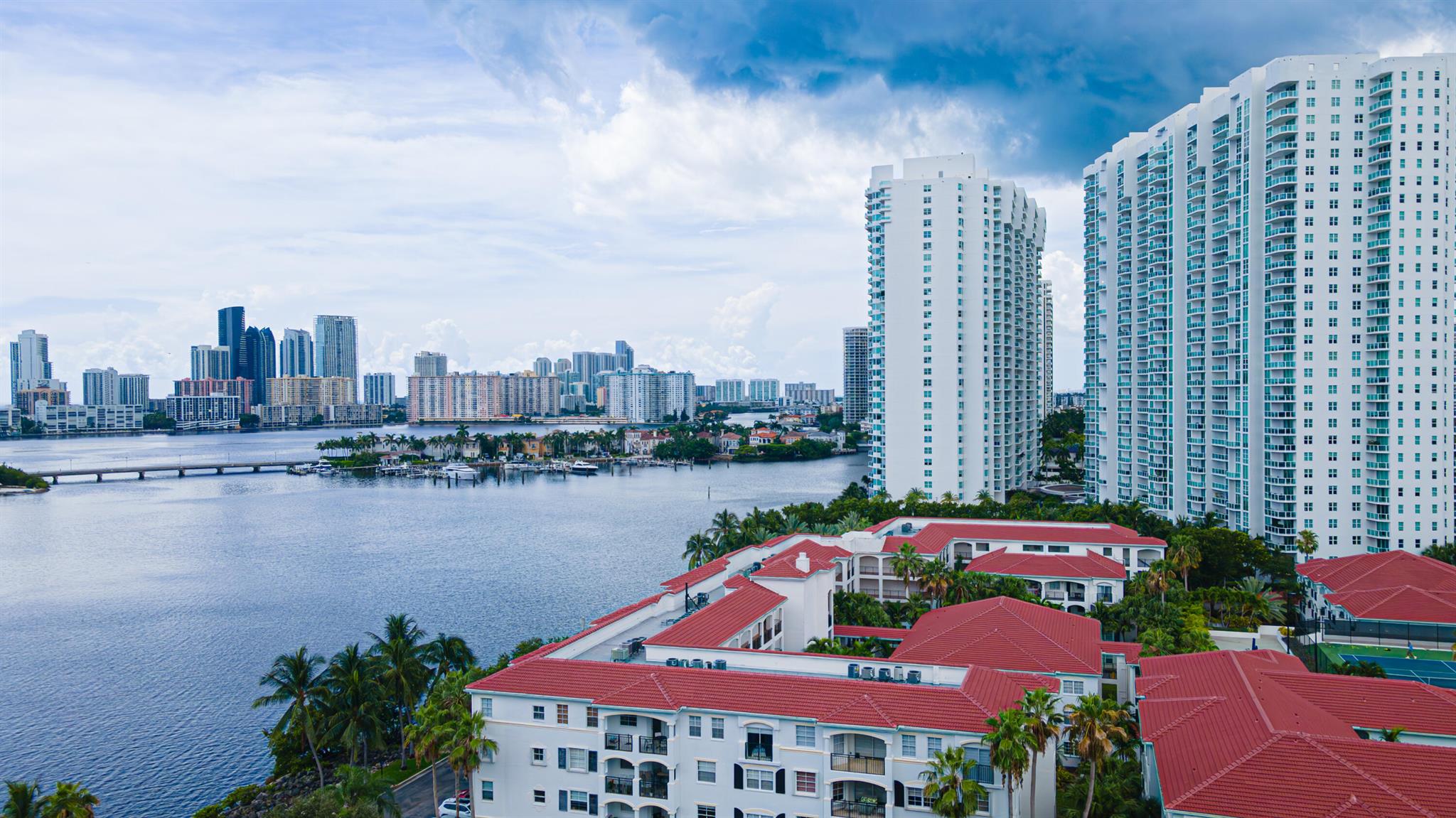 Condo for Sale in Aventura, FL