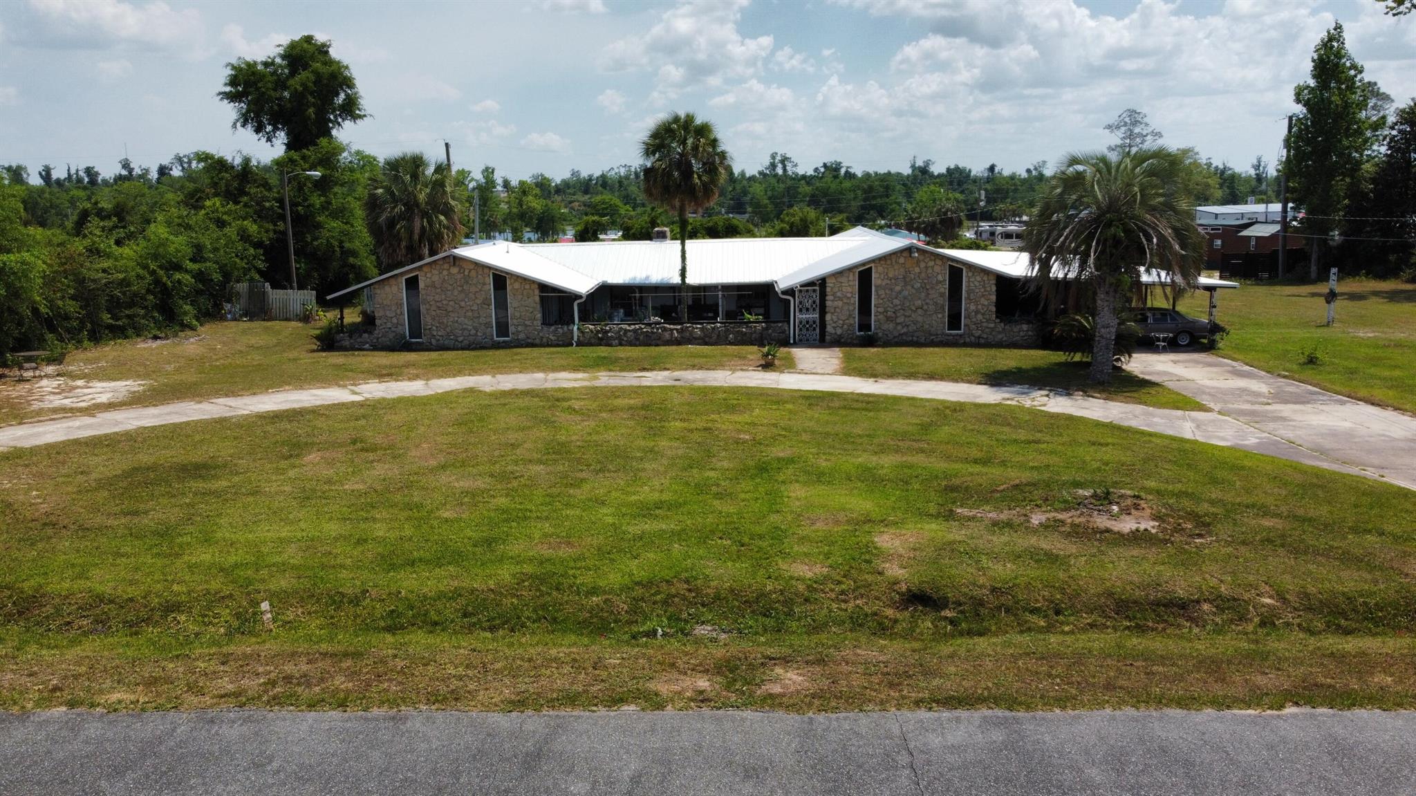 Photo 2 of home located at 4832 Flynt Drive, Marianna FL
