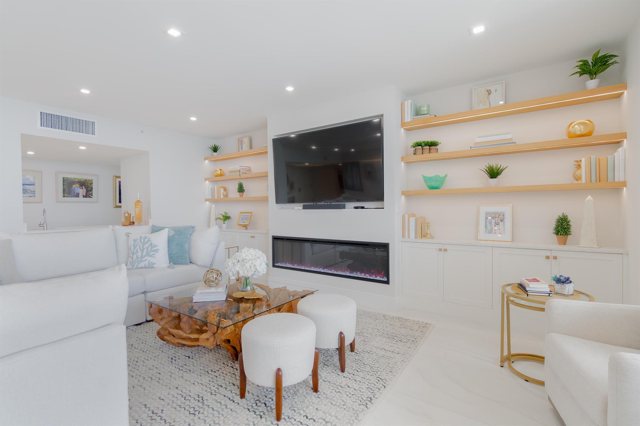 Image to showcase the property located at 100 Lakeshore Drive 1954