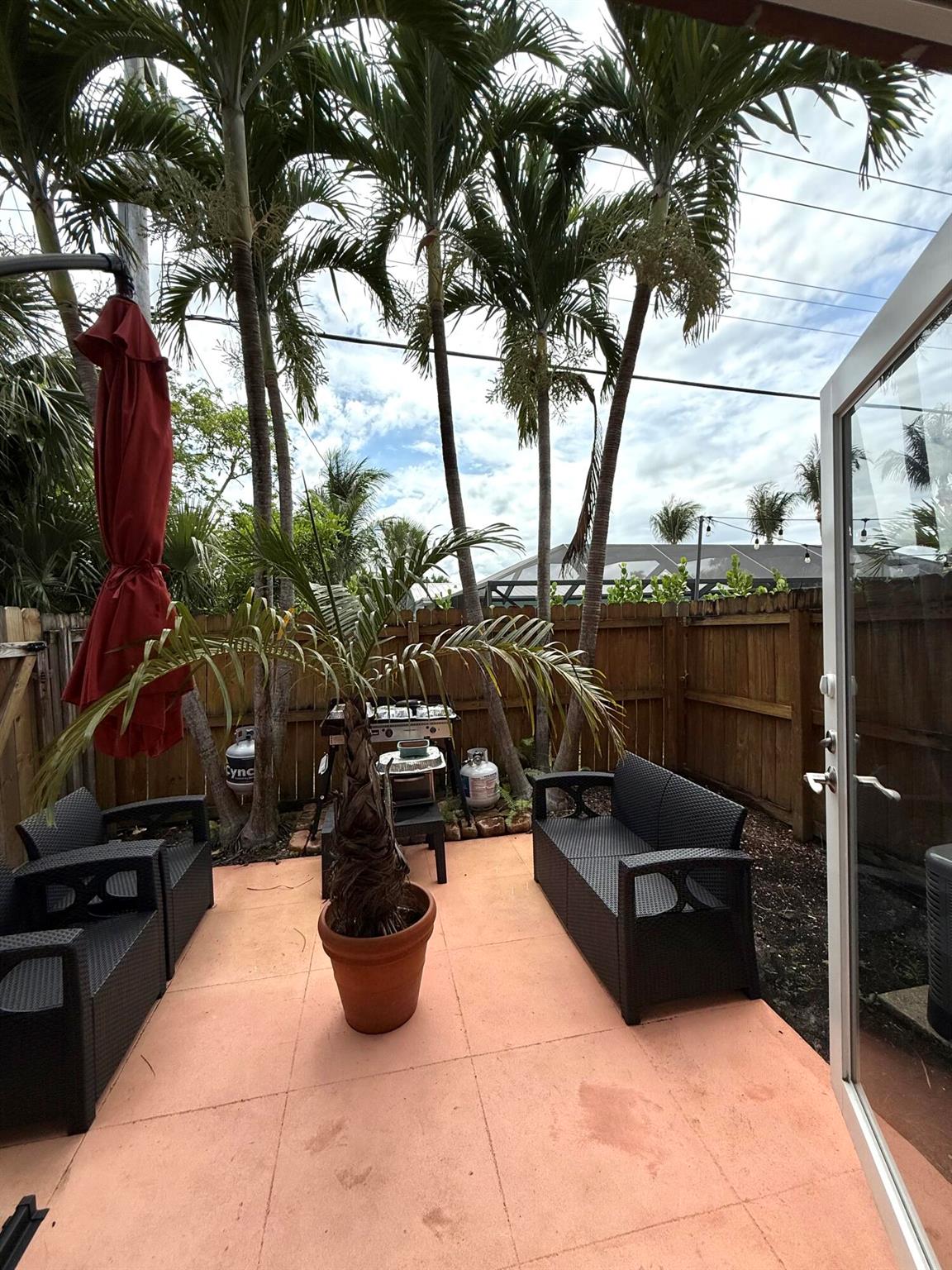Image to showcase the property located at 409 N Cypress Drive 6