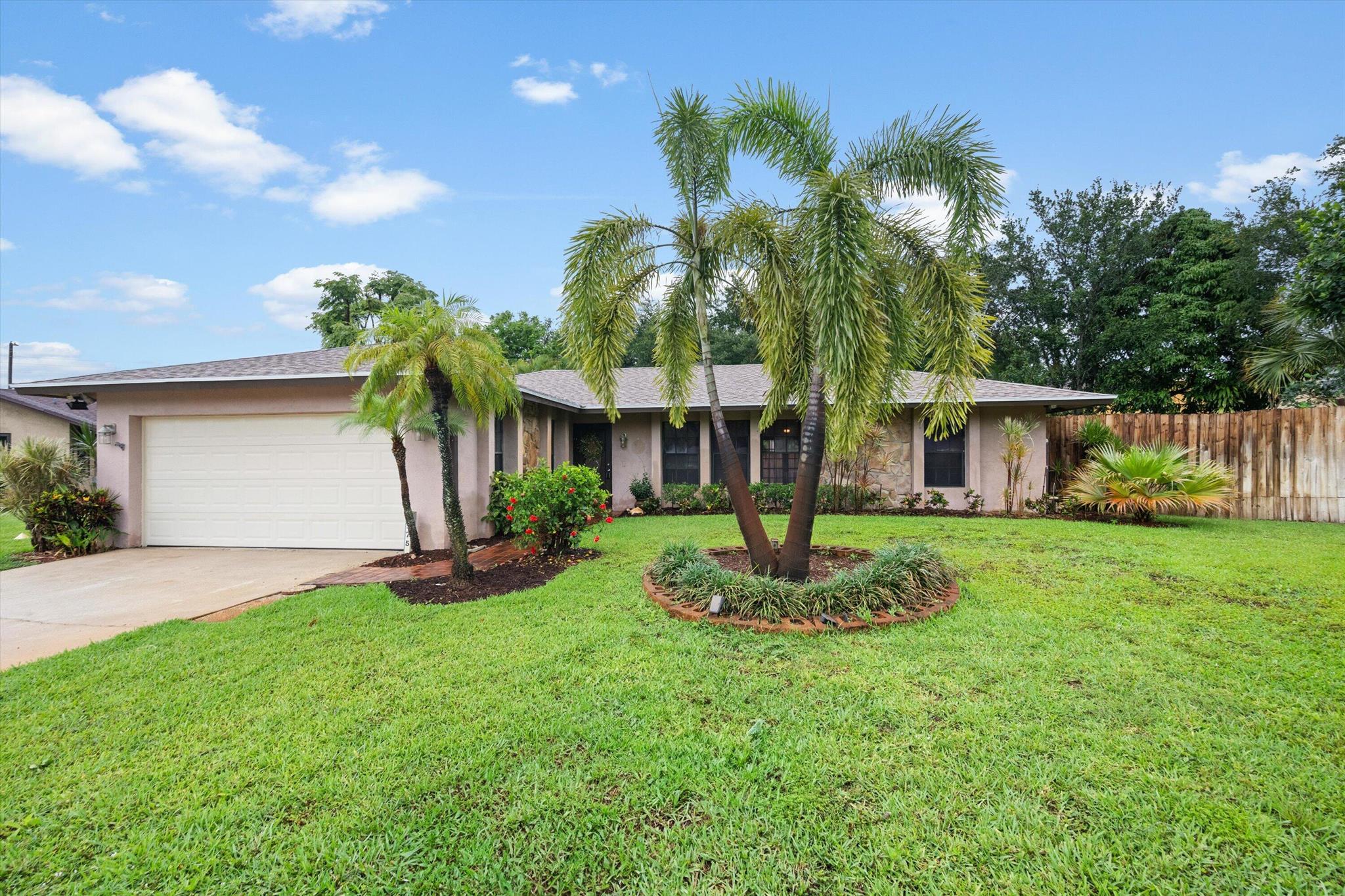 House for Sale in West Palm Beach, FL
